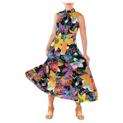 Robe sans manches en polyester à imprimé floral psychédélique noir des années 1960