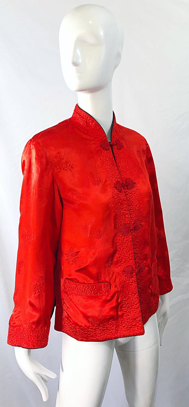 1960s Black + Red Asian Silk Reversible Mandarin Collar Vintage 60s Jacket For Sale 6