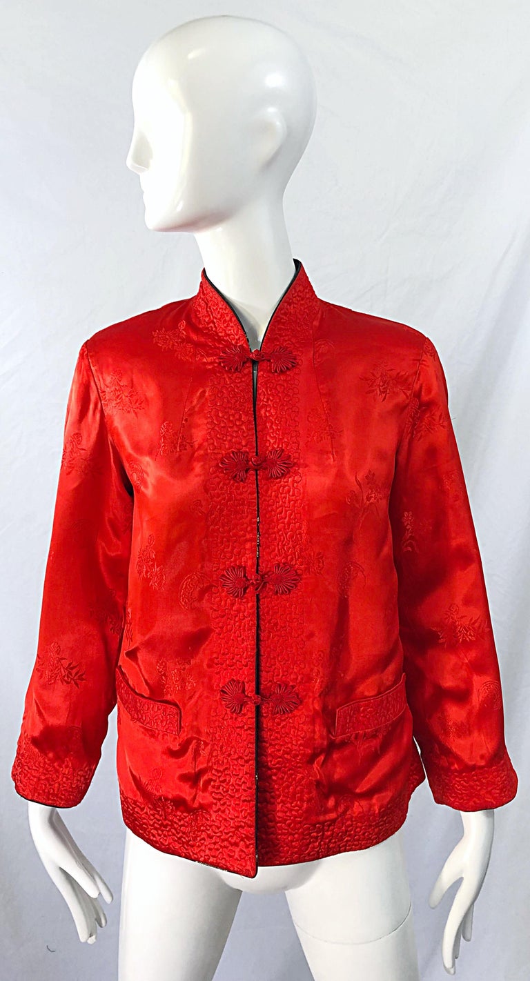 1960s Black + Red Asian Silk Reversible Mandarin Collar Vintage 60s Jacket In Excellent Condition For Sale In San Diego, CA