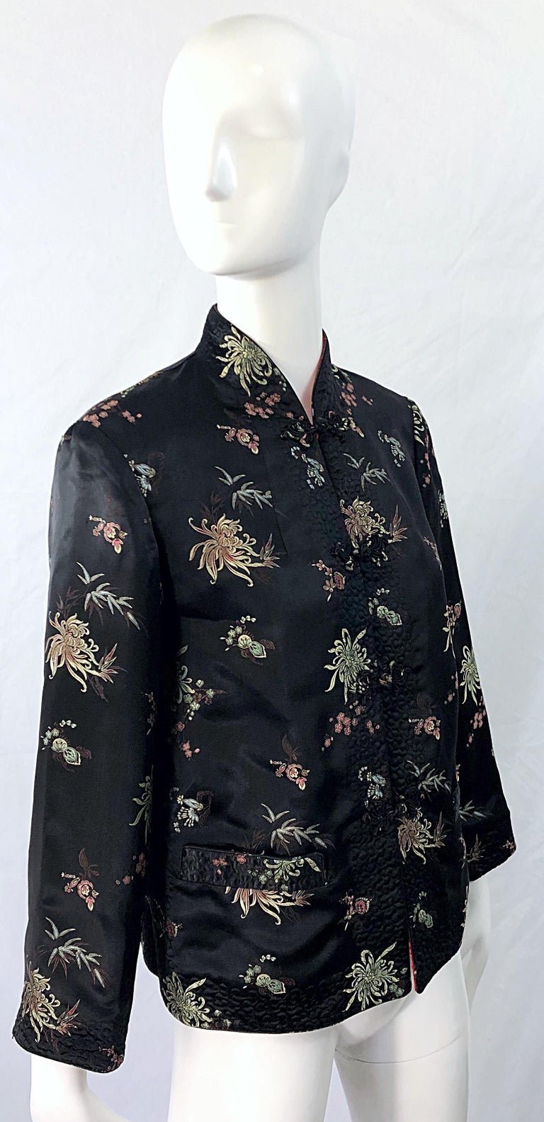 1960s Black + Red Asian Silk Reversible Mandarin Collar Vintage 60s Jacket For Sale 3