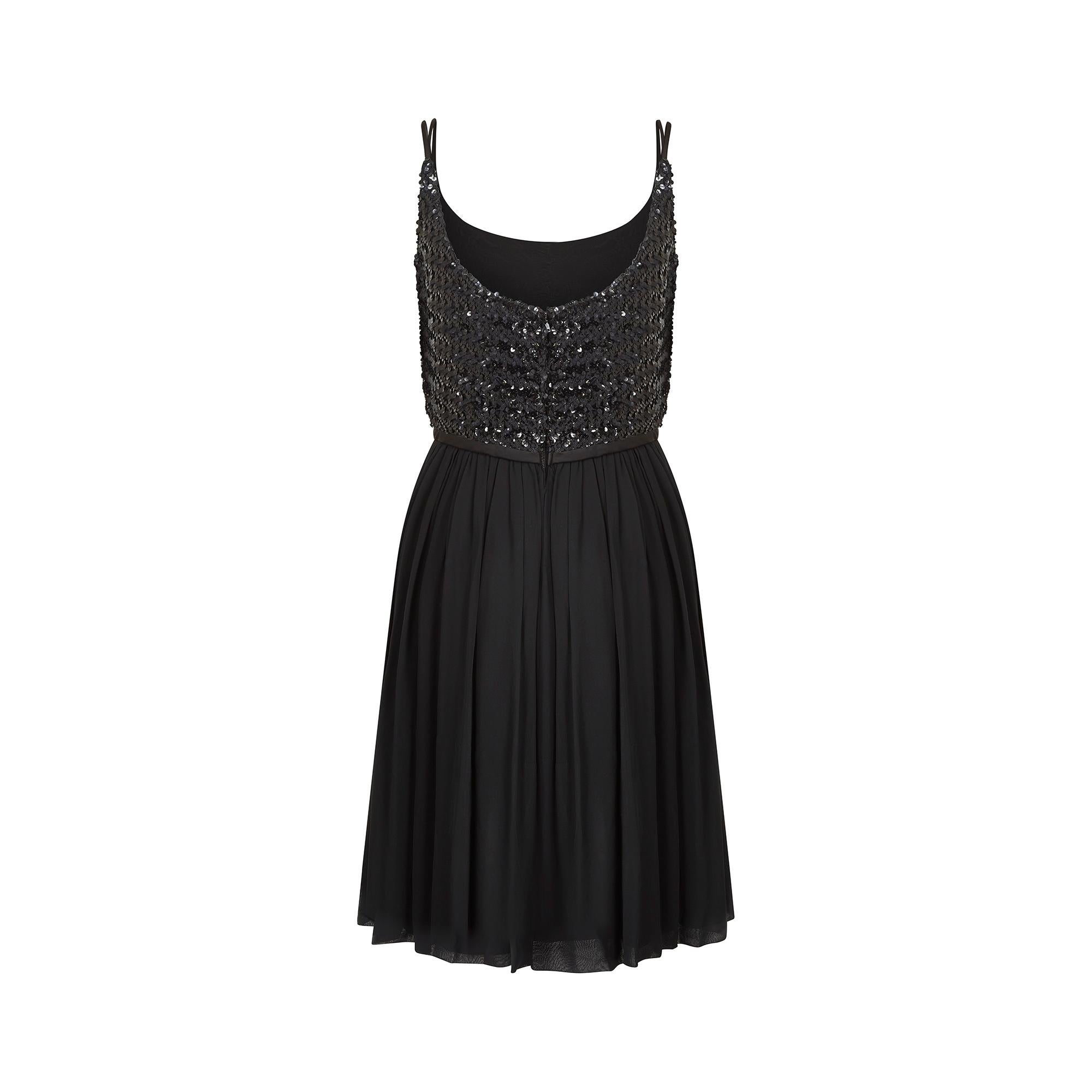 1960er Jahre Schwarzes Kleid mit Paillettenbesatz und Georgette Damen im Angebot