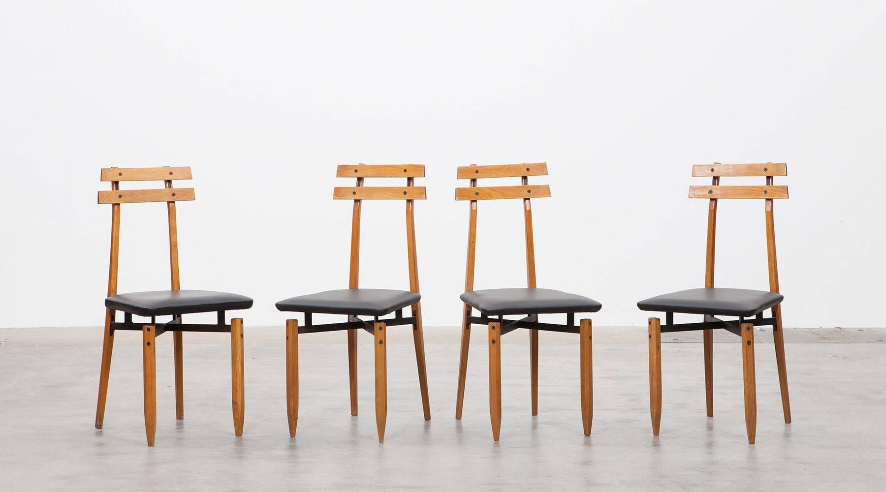 Mid-Century Modern 1960s Black Steel and Leather Set of ten Dining Chairs by Roberto Aloi For Sale