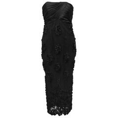 Abito da cocktail nero senza spalline degli anni '60 con gonna in pizzo e applique floreali