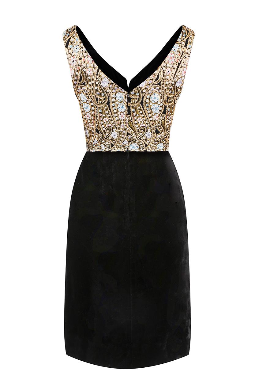 This 1960s black velvet cocktail dress with gold lame bodice and bow detail is simple and chic in excellent vintage condition.  The character Betty Draper wore a near identical version in the hit TV series Madmen. The dress is sleeveless with a V