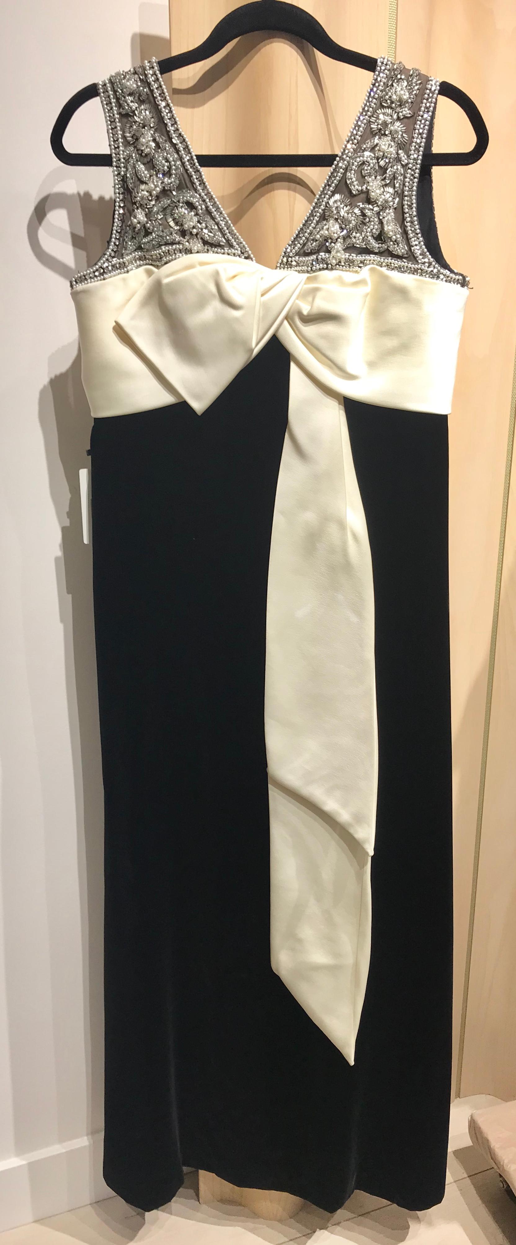 1960s Black Velvet Sleeveless Gown With Creme Silk Bow In Good Condition In Beverly Hills, CA
