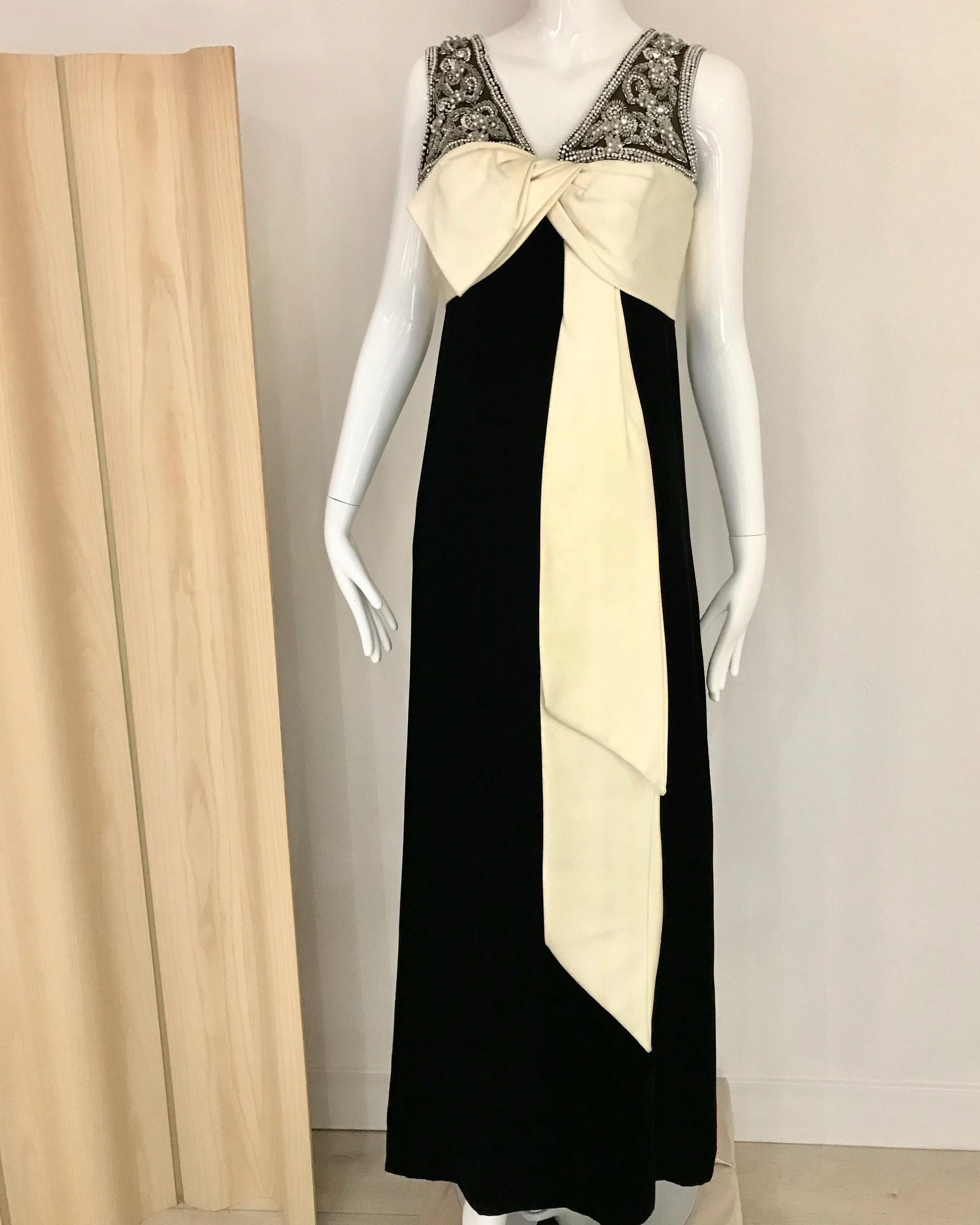 1960s Black Velvet Sleeveless Gown With Creme Silk Bow 4