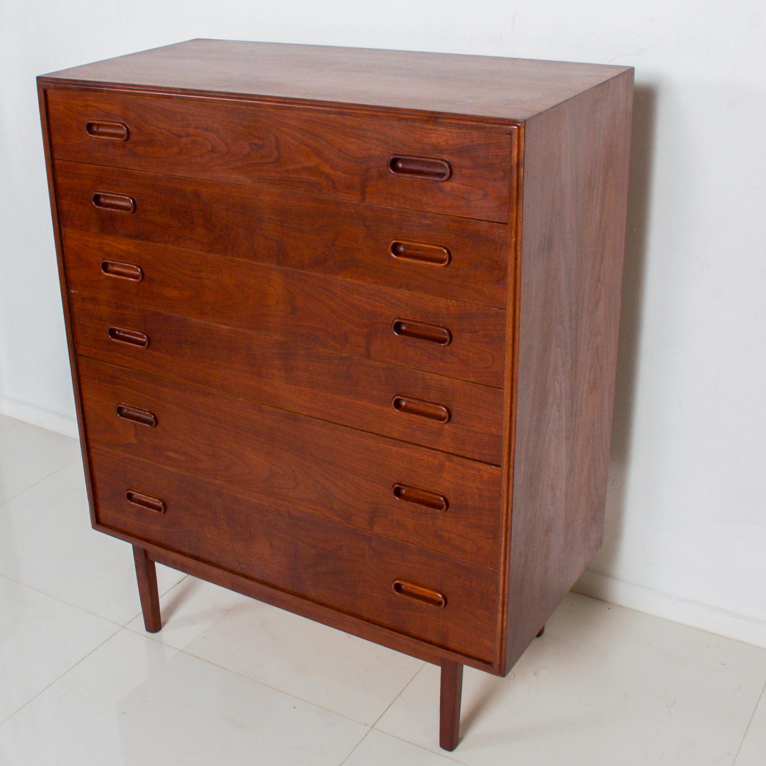 MCM exquisite black walnut highboy-chest of drawers vintage, USA, 1960s. Nakashima simple style features exquisite wood grain.
No label.
Dimensions: 45 1/8