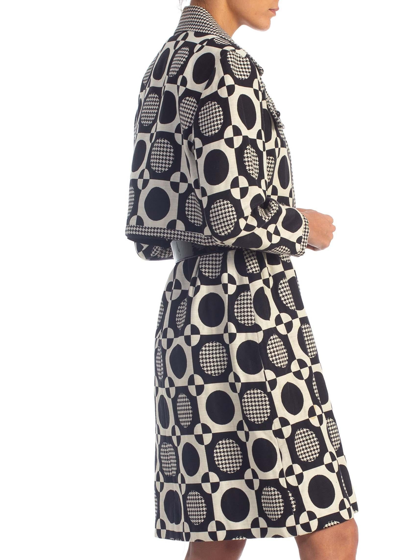 1960'S Black & White Cotton Blend Jaquard Mod Op-Art Dress With Matching Jacket In Excellent Condition In New York, NY