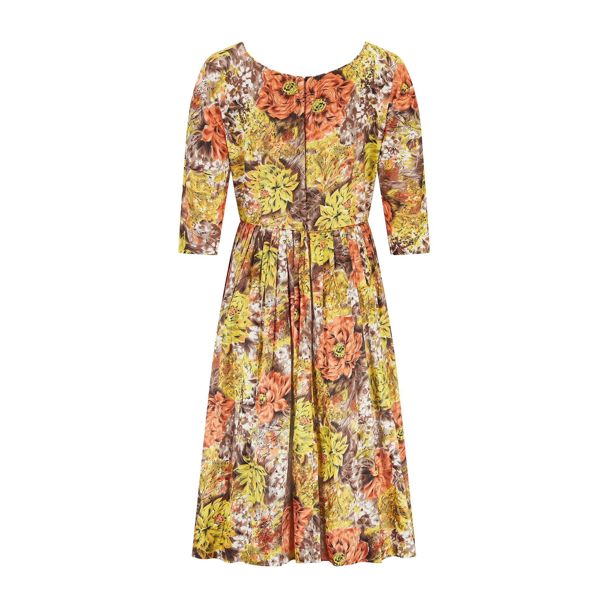 Marron Robe en coton à fleurs Blanes des années 1960 avec ceinture en vente