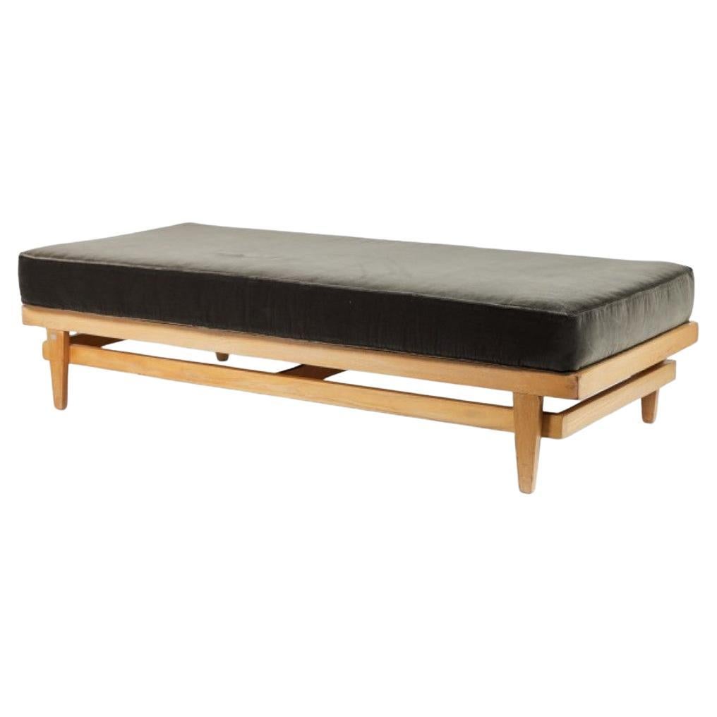 Daybed anni '60 in Oak sbiancato di A. Bertrand Goldberg con cuscino in velluto