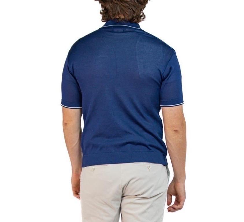 Blaues Acetat-Strickhemd für Männer aus den 1960er Jahren mit kontrastierenden weißen Verzierungen im Angebot 1