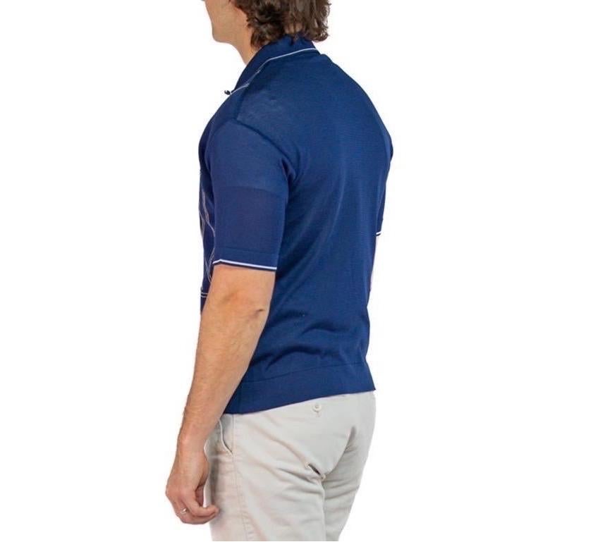 Blaues Acetat-Strickhemd für Männer aus den 1960er Jahren mit kontrastierenden weißen Verzierungen im Angebot 2