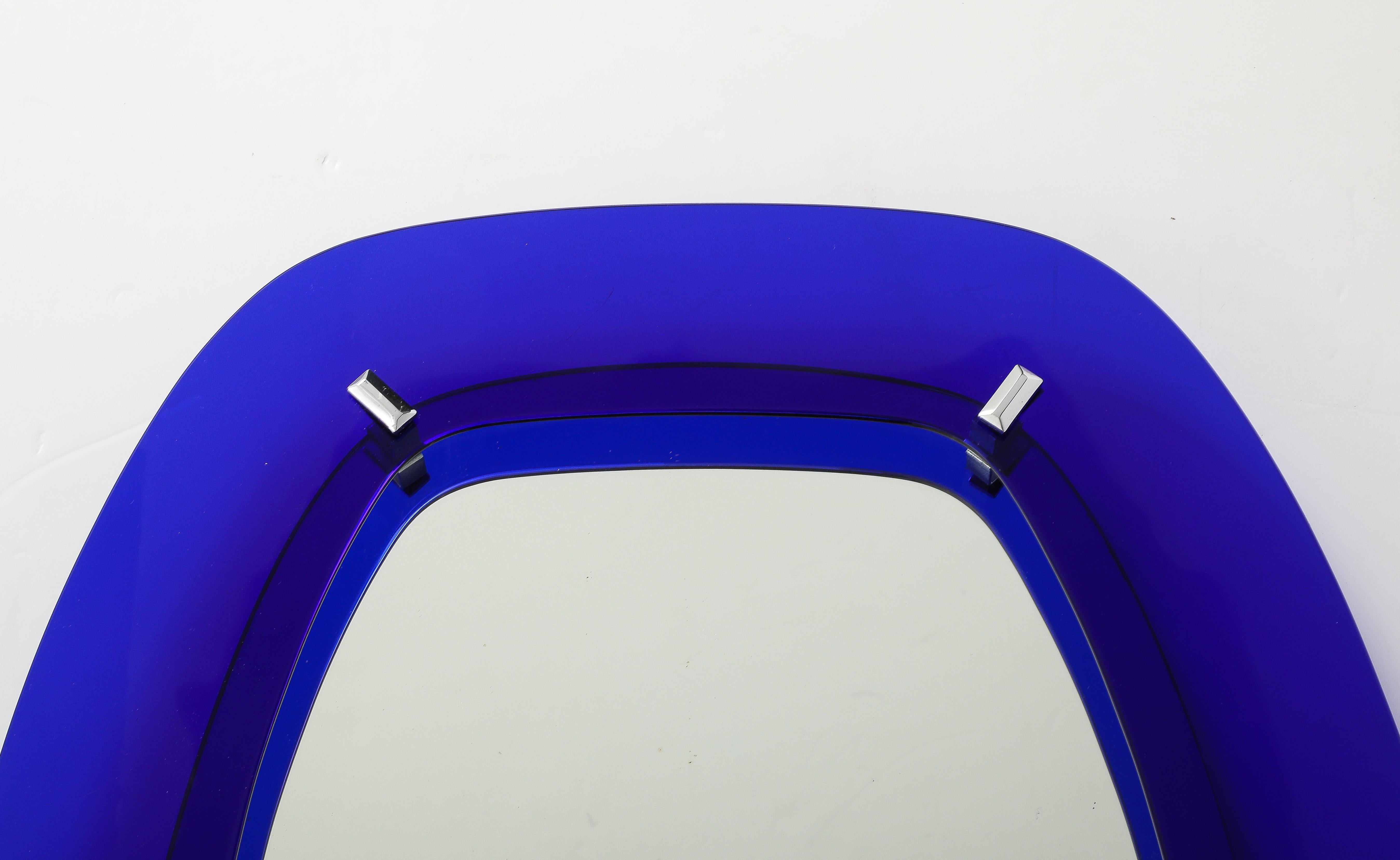 Milieu du XXe siècle Miroir mural italien à cadre flottant bleu cobalt des années 1960 en vente