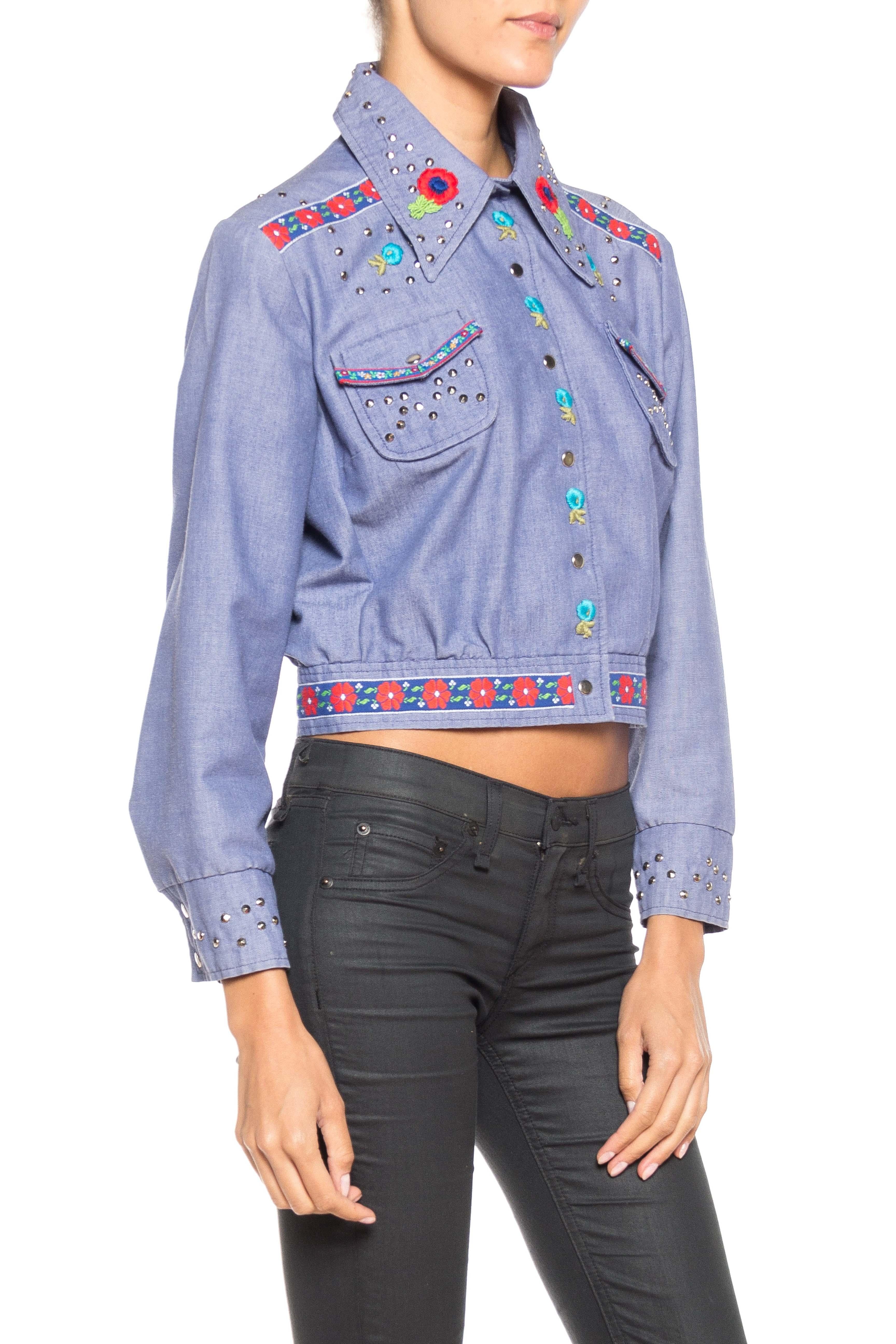 1960S Blue Cotton Blend Chambray Studded & Floral Embelished Cropped Jacket In Excellent Condition For Sale In New York, NY