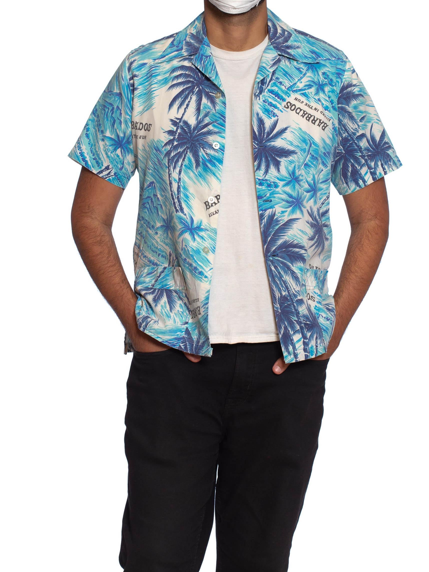 Camisa Hawaiana Escénica Tropical Barbados 1960S Algodón Azul Hombre en Excelente Estado en New York, NY