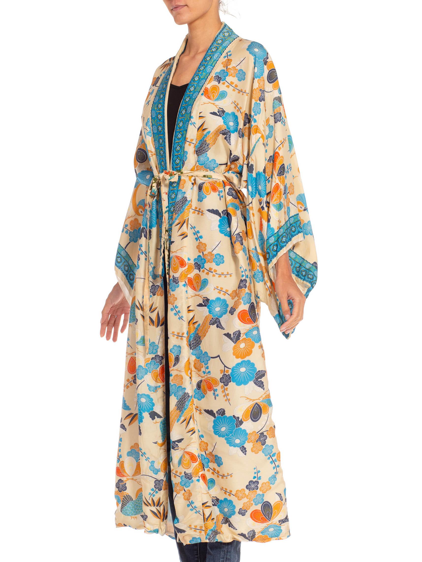 1960S Blue & Cream Floral Silk Kimono In Excellent Condition For Sale In New York, NY