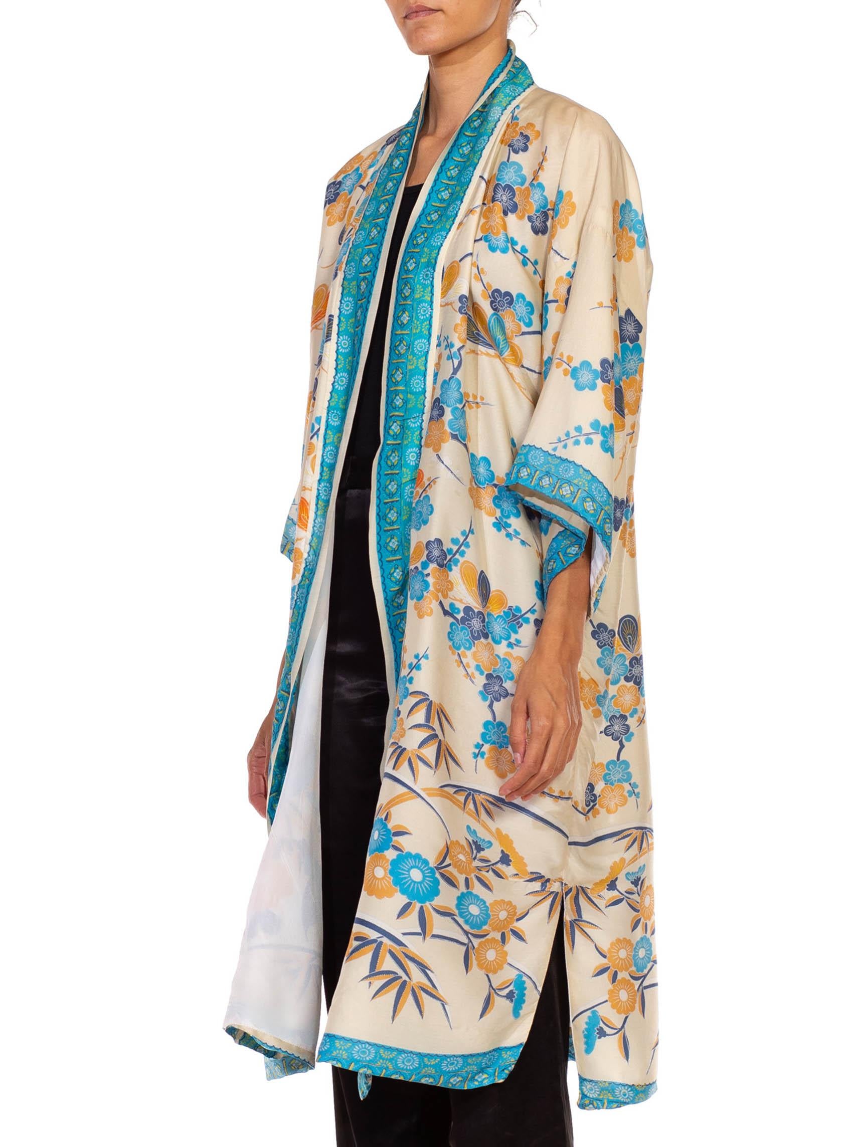 1960S Blue & Cream Floral Silk Kimono In Excellent Condition For Sale In New York, NY