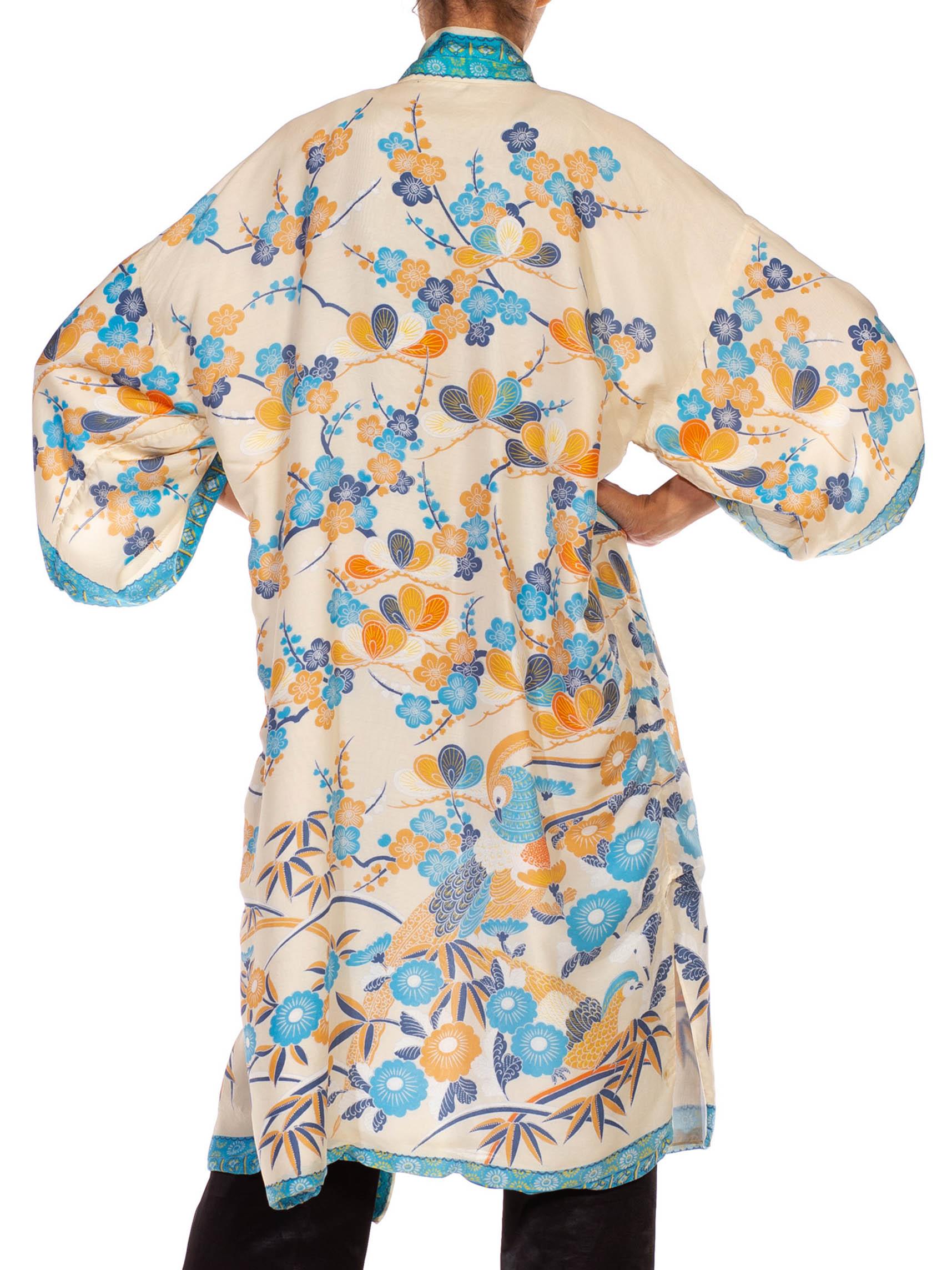 1960er Jahre Blau & Creme Floral Seide Kimono im Angebot 4