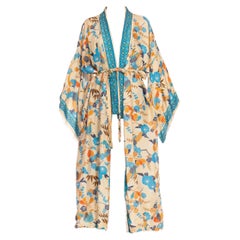 Kimono en soie à fleurs bleues et crème des années 1960