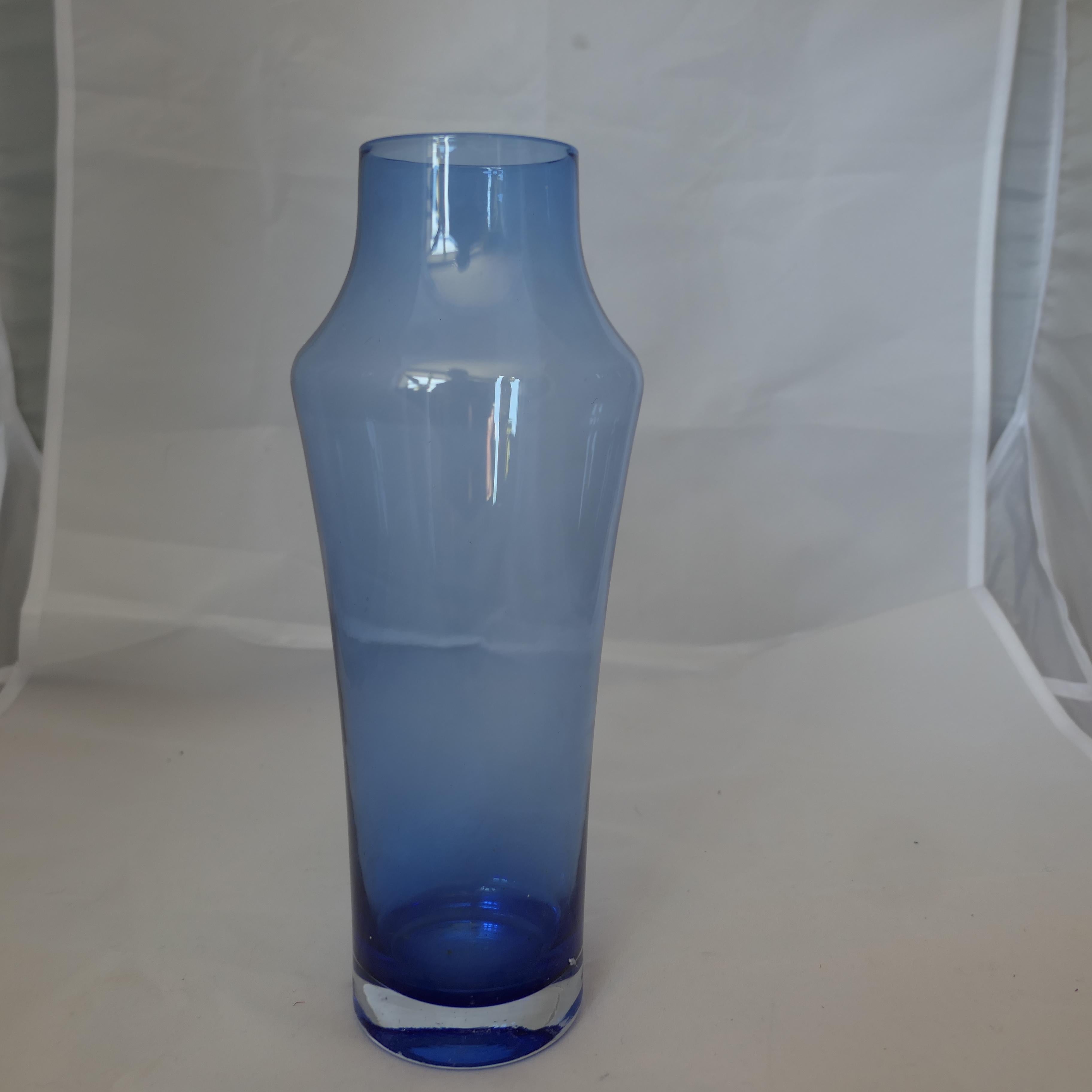 1960s Blue Glass Vase by Tamara Aladin for Riihimäen Lasi Oy

A fine hand blown piece from Finland beautiful in both shape and colour, no chips 0r cracks
10” tall and 4” in diameter
FB208
