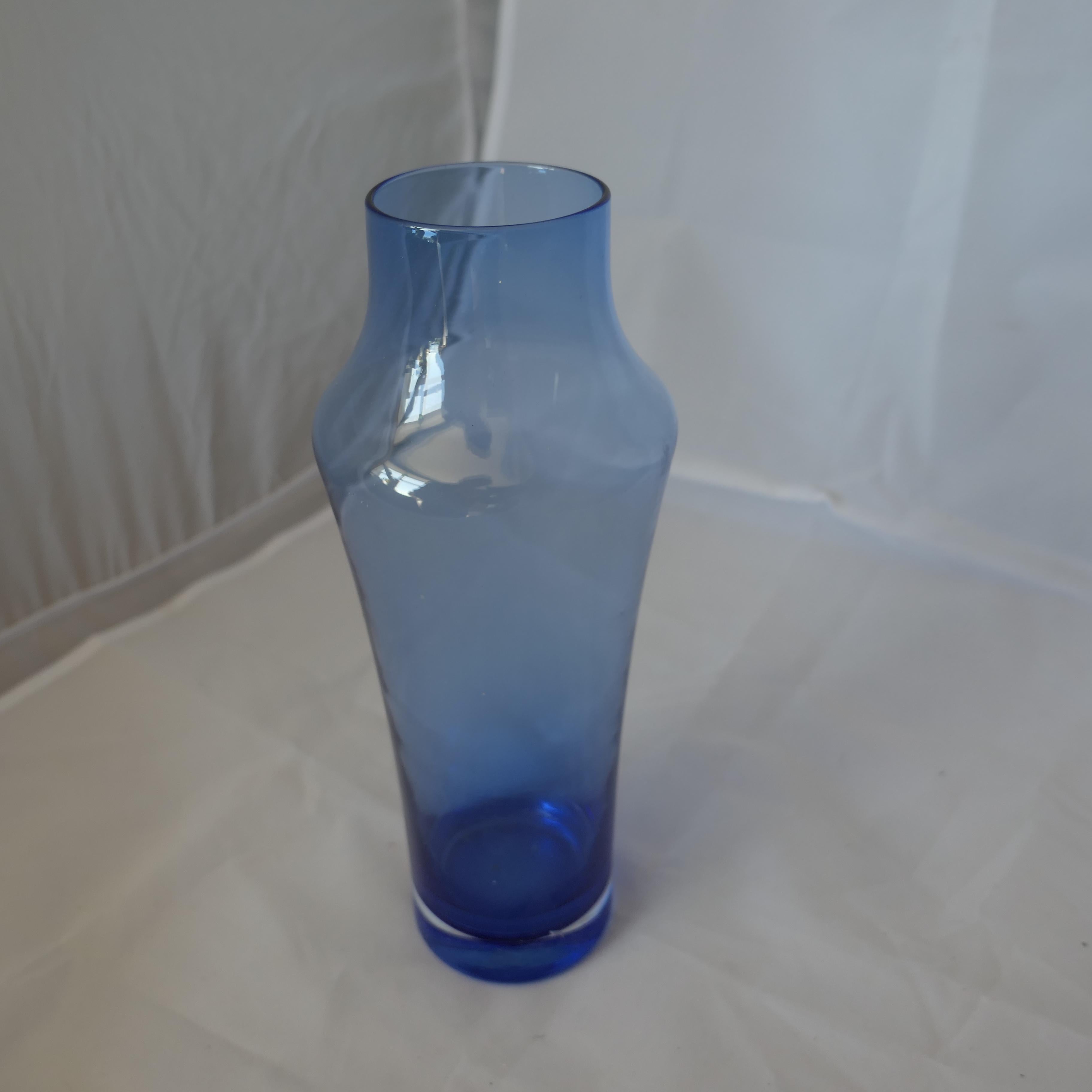 1960s Blue Glass Vase by Tamara Aladin for Riihimäen Lasi Oy  A fine hand blown In Good Condition For Sale In Godshill, Isle of Wight