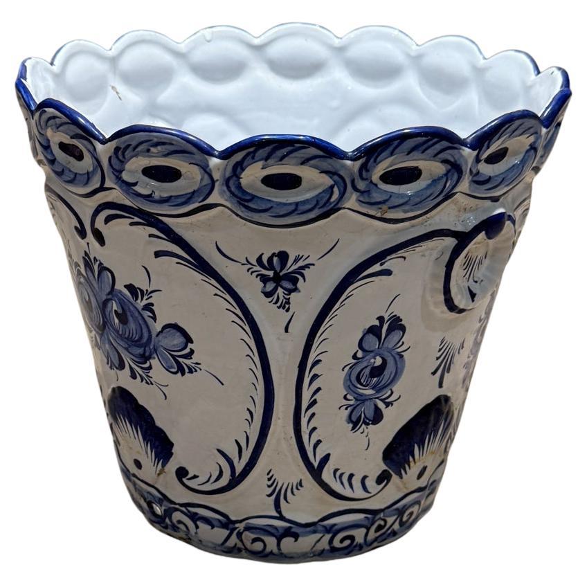 Pot à plantes festonné bleu des années 1960 peint à la main, Portugal