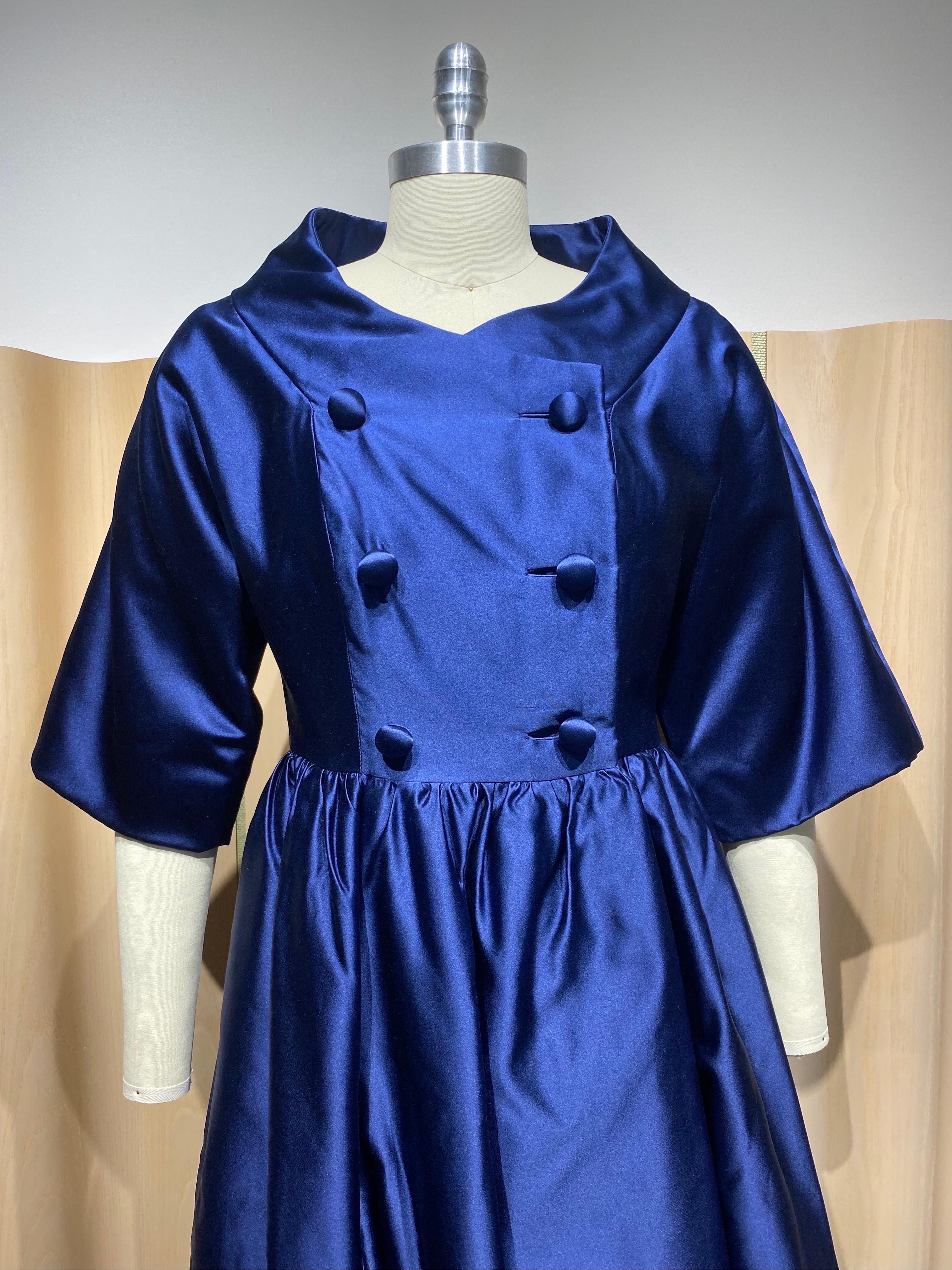1960s Townley Evening Blue Silk Wrap Coat Dress. Perfect for cocktail party.
Coat is lined in Green silk. Very elegant.
Bust 33” / Waist 28”/ Hip 45” / Coat Length 55” / sleeve length 18”