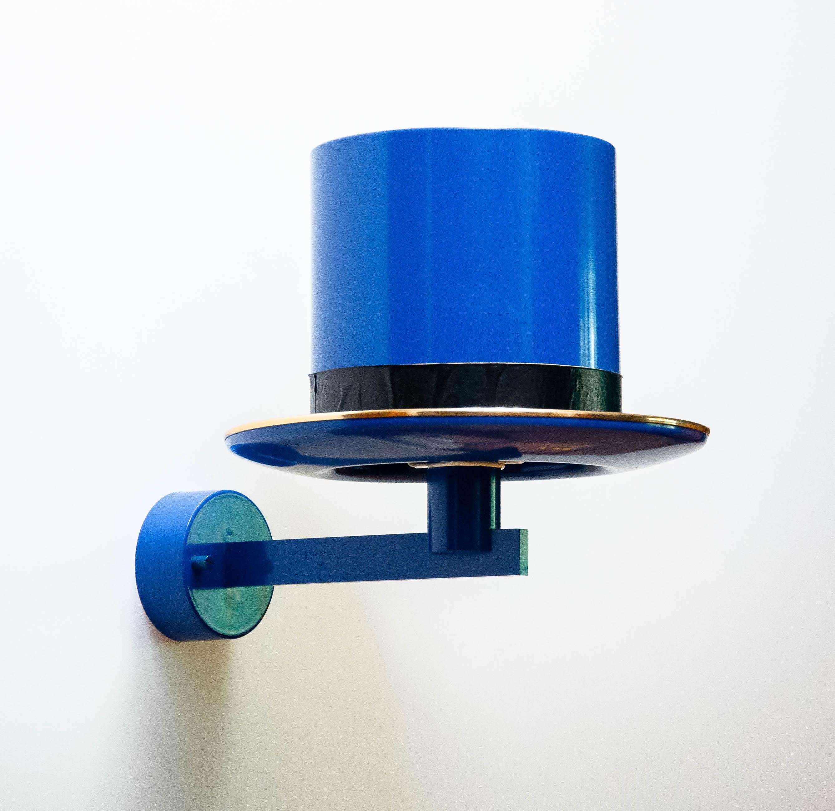 Blaue Surreale Hut-Wandleuchte „Modell V298“ von Hans Agne Jakobsson, 1960er Jahre im Angebot 1