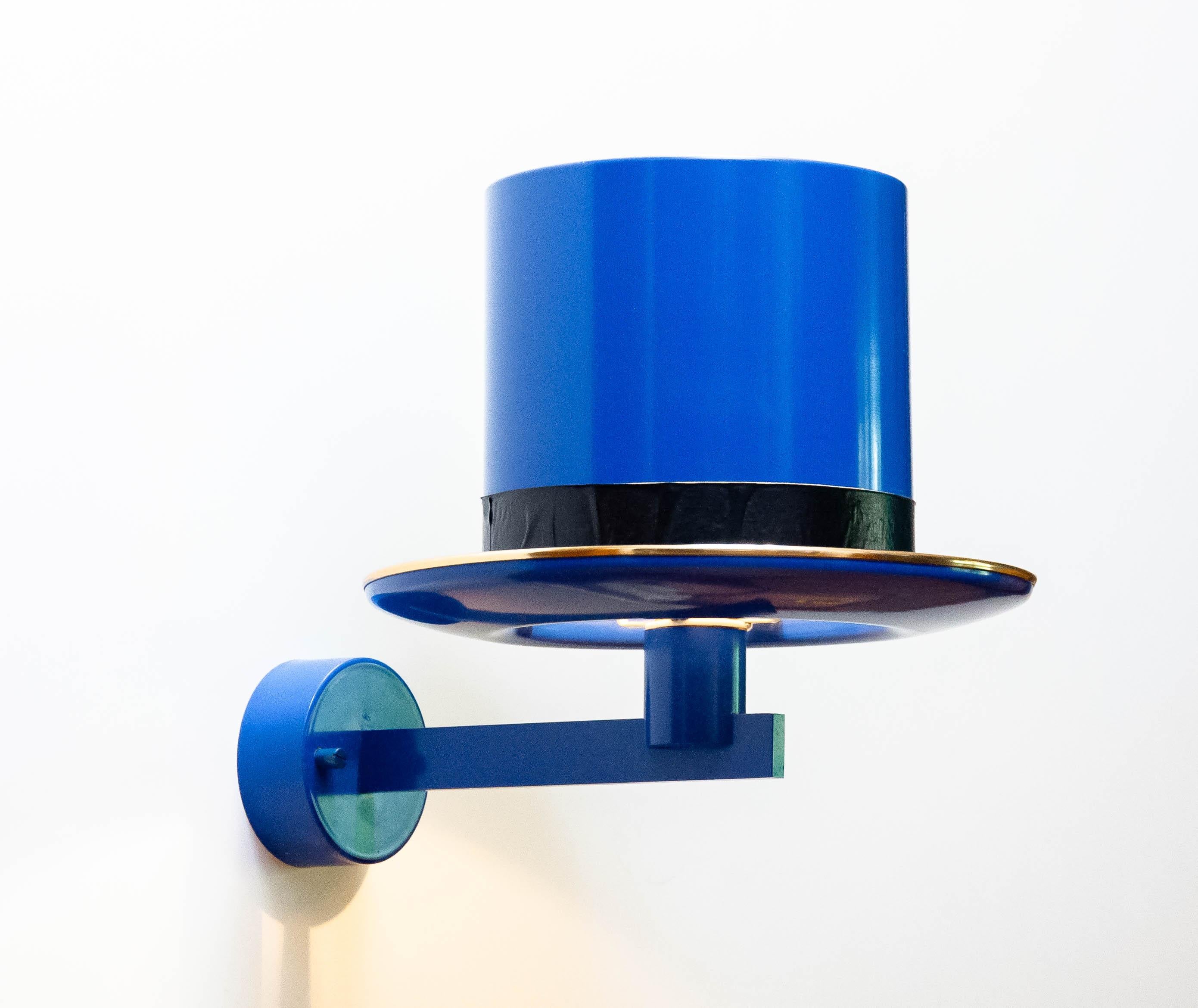 Metallo 1960s Blue Surreal Top Hat 'Model V298' Wall Light By Hans Agne Jakobsson in vendita