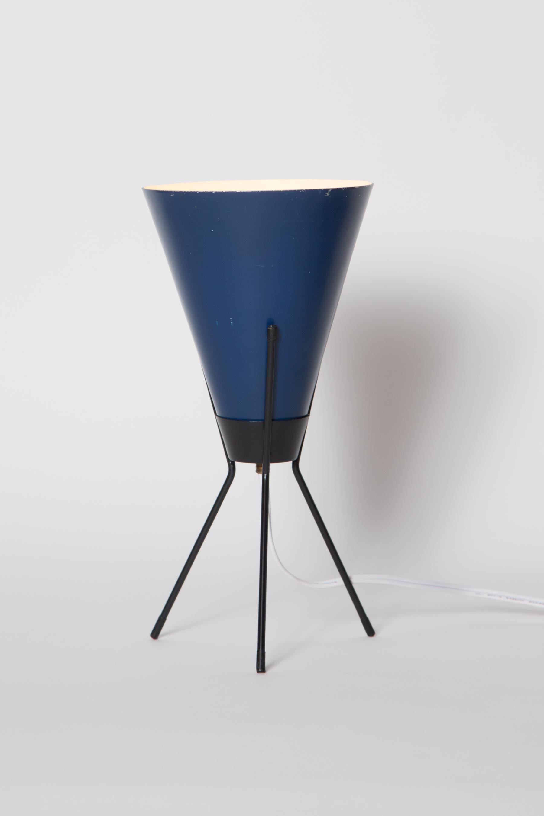 Blaue Dreibein-Tischlampe „Vice Versa“, Stilux Milano zugeschrieben, 1960er Jahre (Mitte des 20. Jahrhunderts) im Angebot