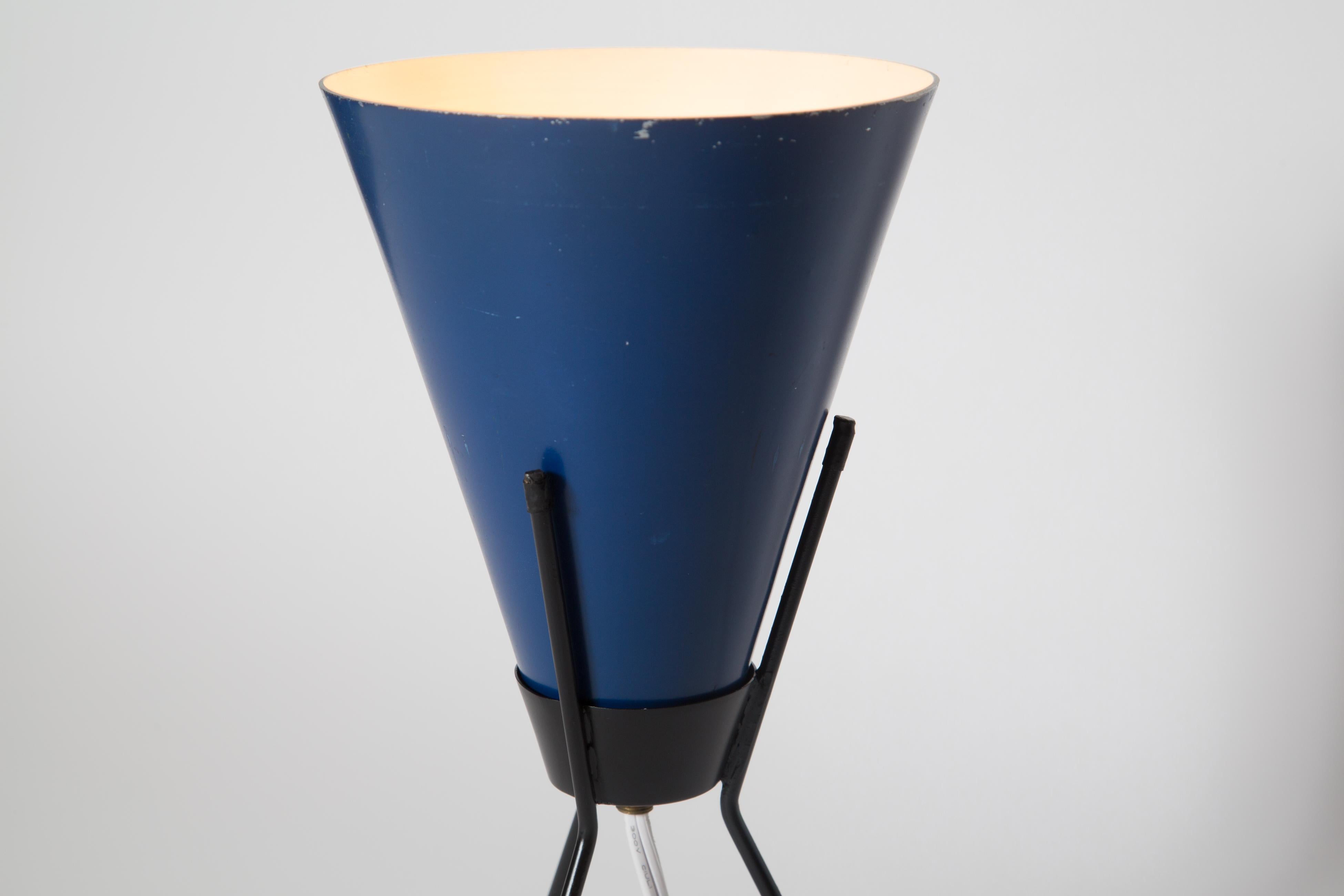 Blaue Dreibein-Tischlampe „Vice Versa“, Stilux Milano zugeschrieben, 1960er Jahre (Metall) im Angebot