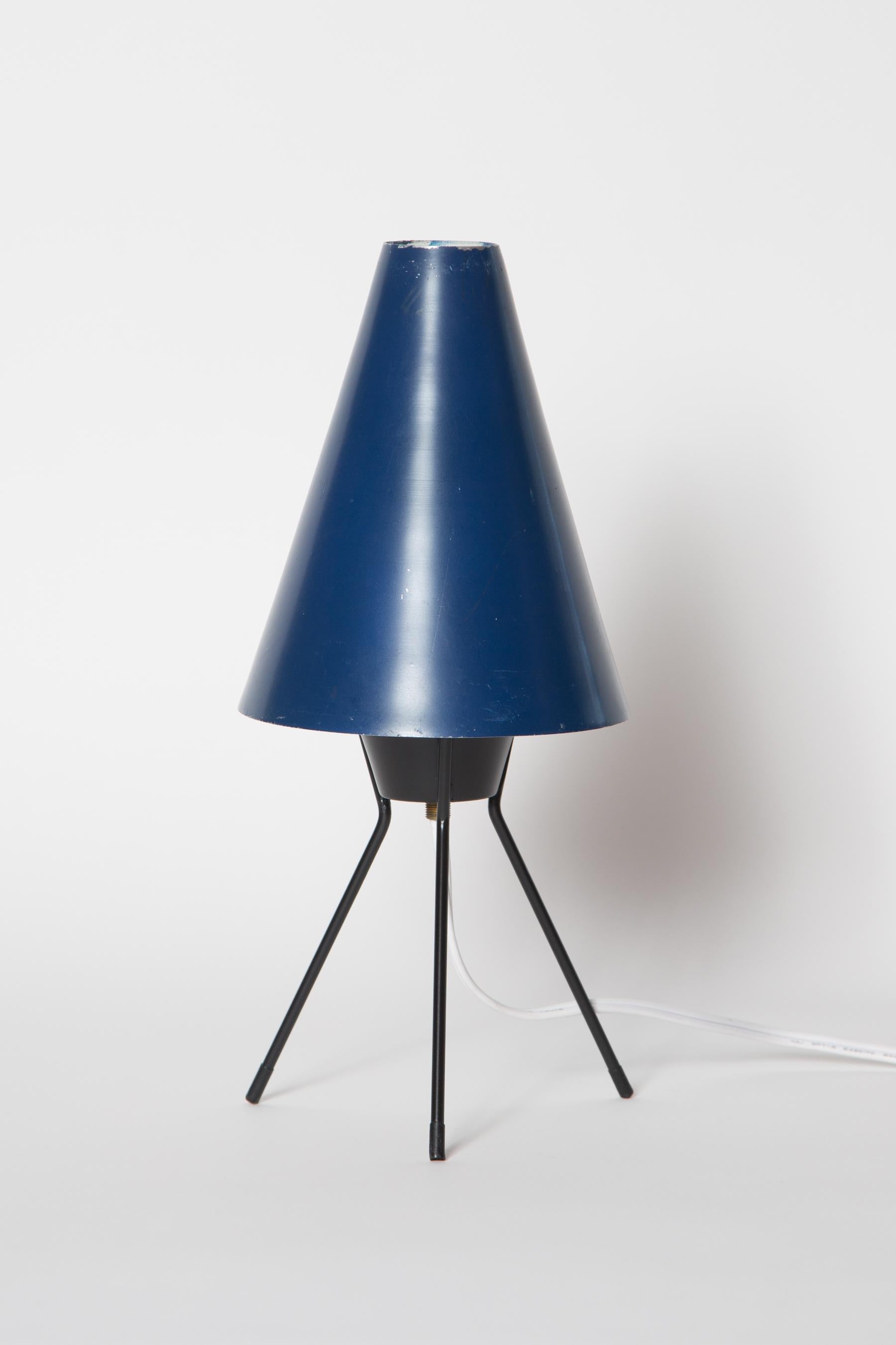 Blaue Dreibein-Tischlampe „Vice Versa“, Stilux Milano zugeschrieben, 1960er Jahre im Angebot 1