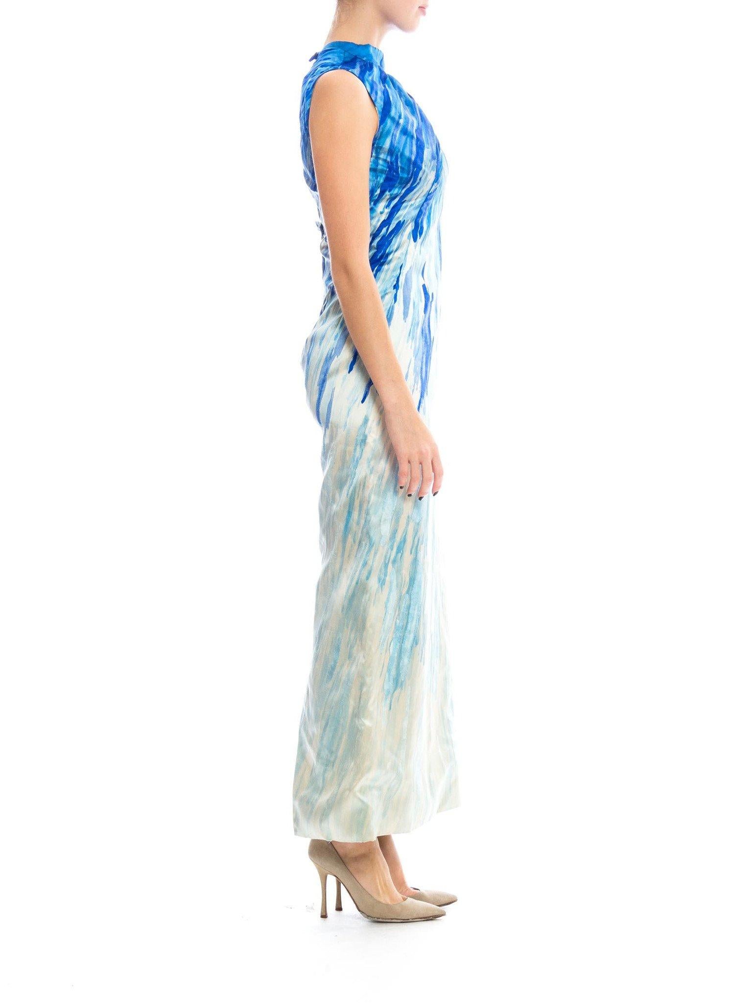 Blau-weißes Haute Couture Seidenkleid der Herzogin aus Satin und Samt mit Schleifen aus den 1960er Jahren (Grau) im Angebot