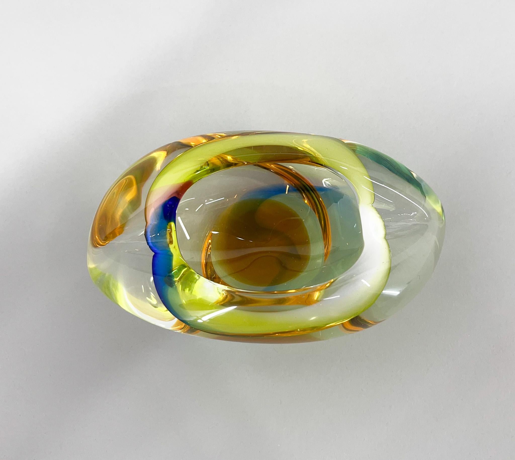 1960's Bohemian Art Glass Ashtray of Novy Bor Glassworks In Good Condition For Sale In Praha, CZ