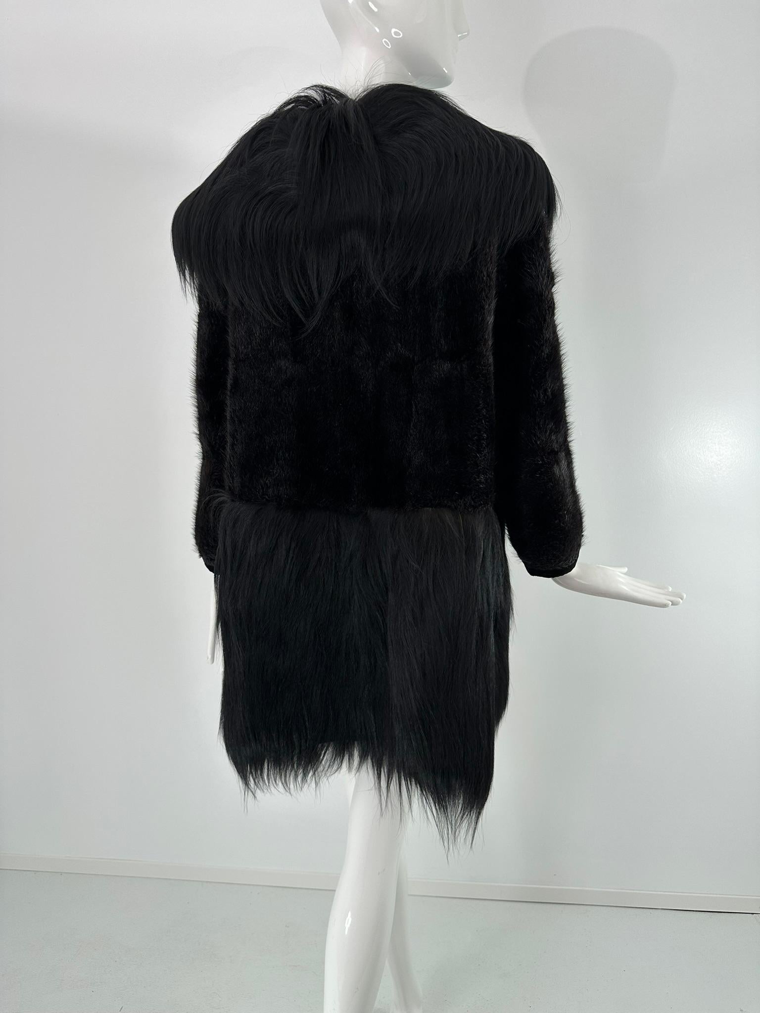 1960er Jahre Bohemian Schwarzer Nerz & Schwarzes Ziegenhaar Mini-Mantel mit Revers und Kerbe S-M im Angebot 6