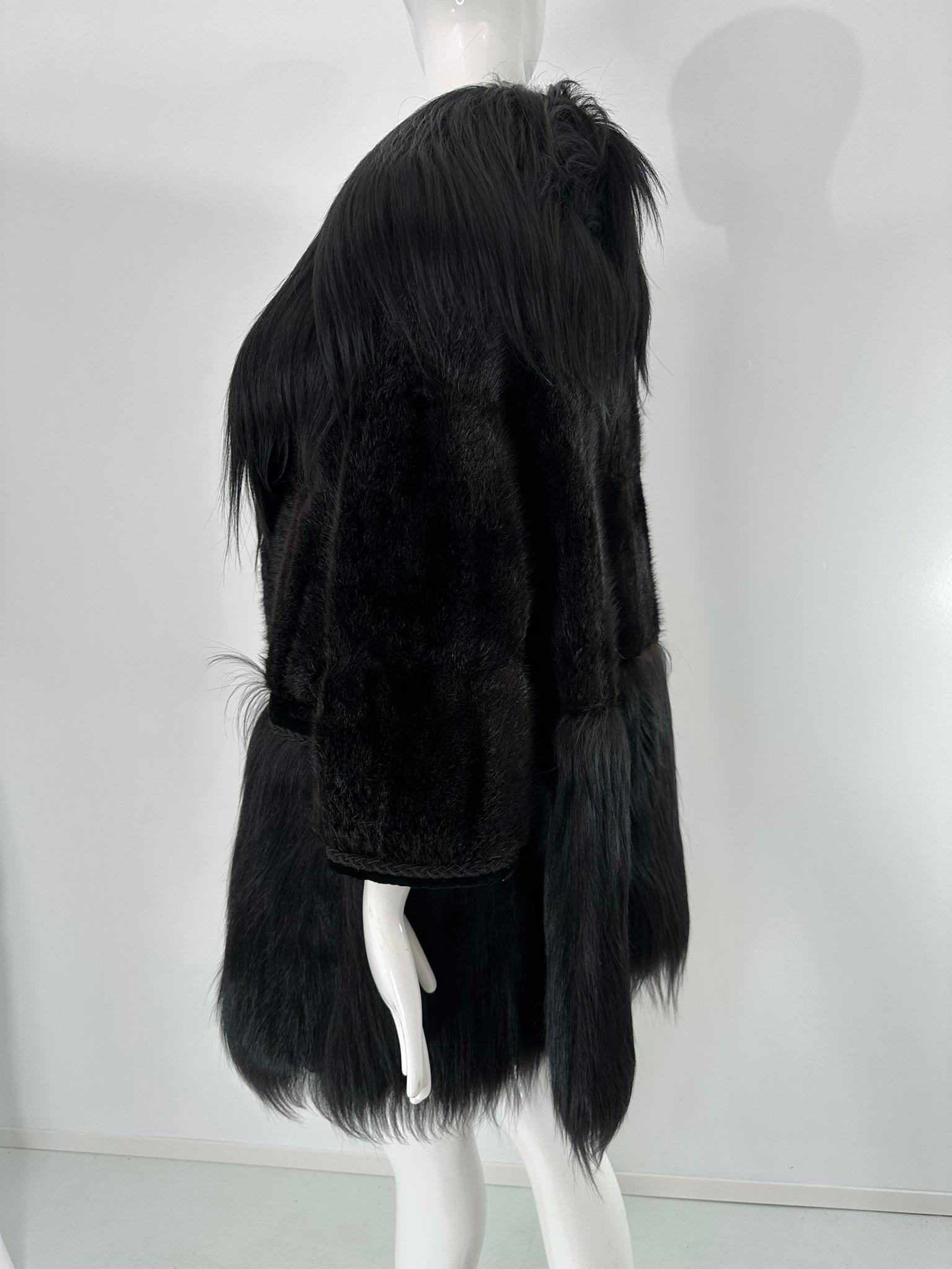 1960er Jahre Bohemian Schwarzer Nerz & Schwarzes Ziegenhaar Mini-Mantel mit Revers und Kerbe S-M im Angebot 8