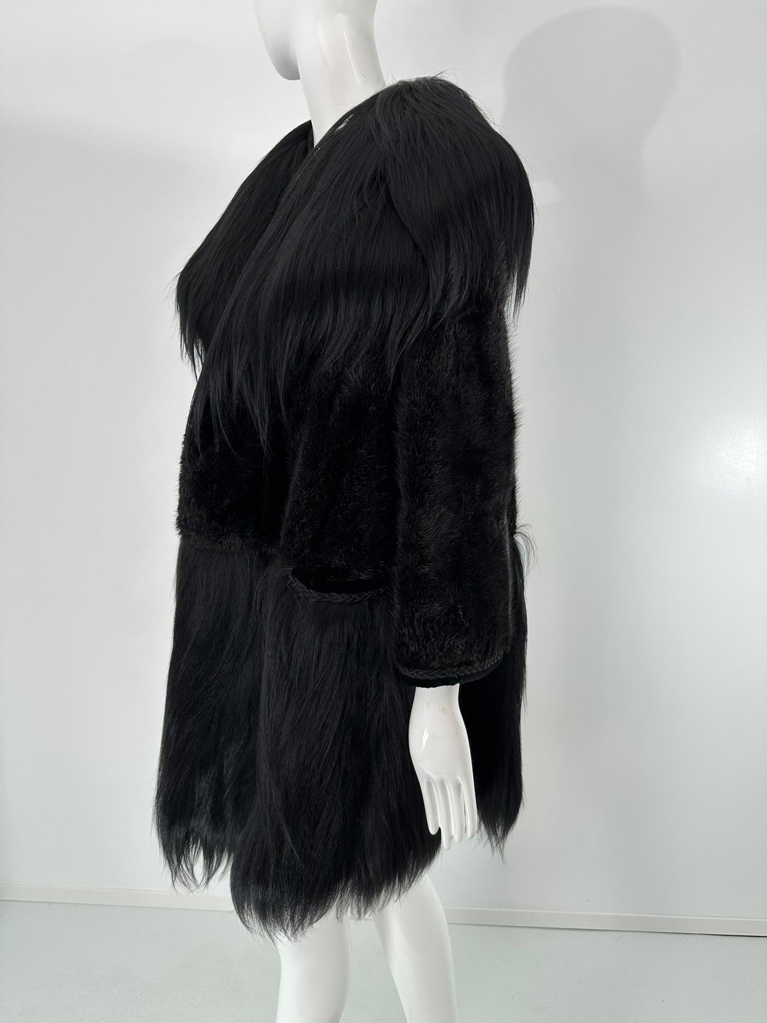 1960er Jahre Bohemian Schwarzer Nerz & Schwarzes Ziegenhaar Mini-Mantel mit Revers und Kerbe S-M im Angebot 9