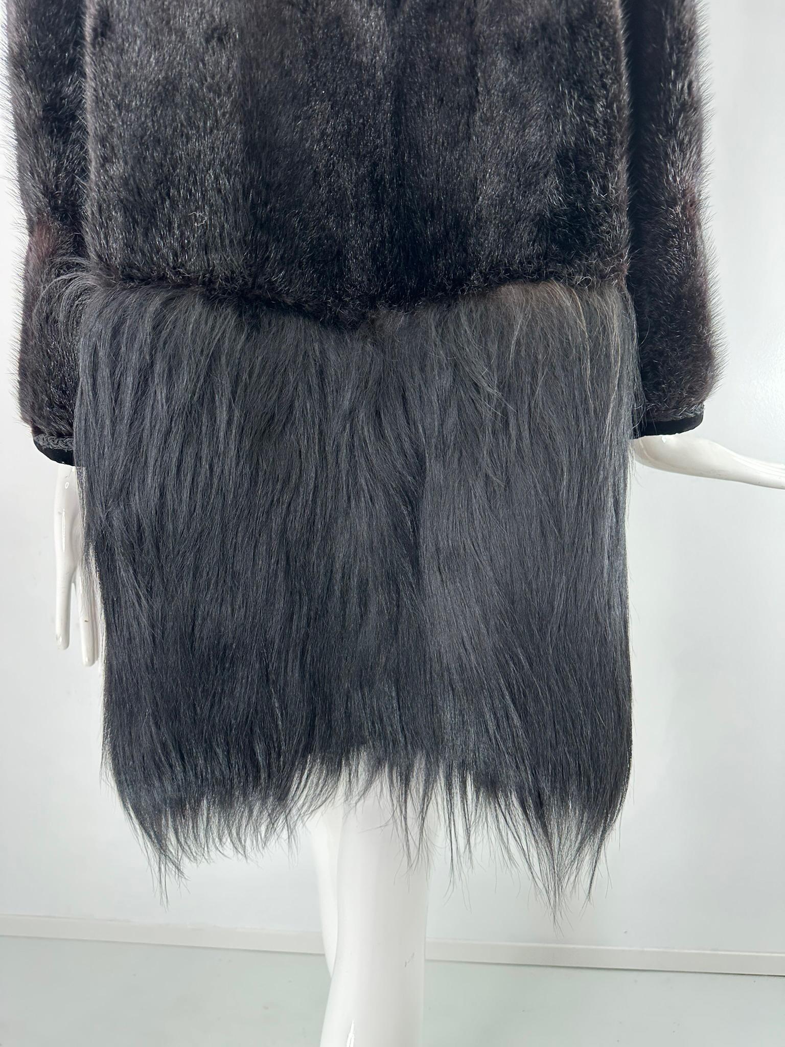 1960er Jahre Bohemian Schwarzer Nerz & Schwarzes Ziegenhaar Mini-Mantel mit Revers und Kerbe S-M im Angebot 14