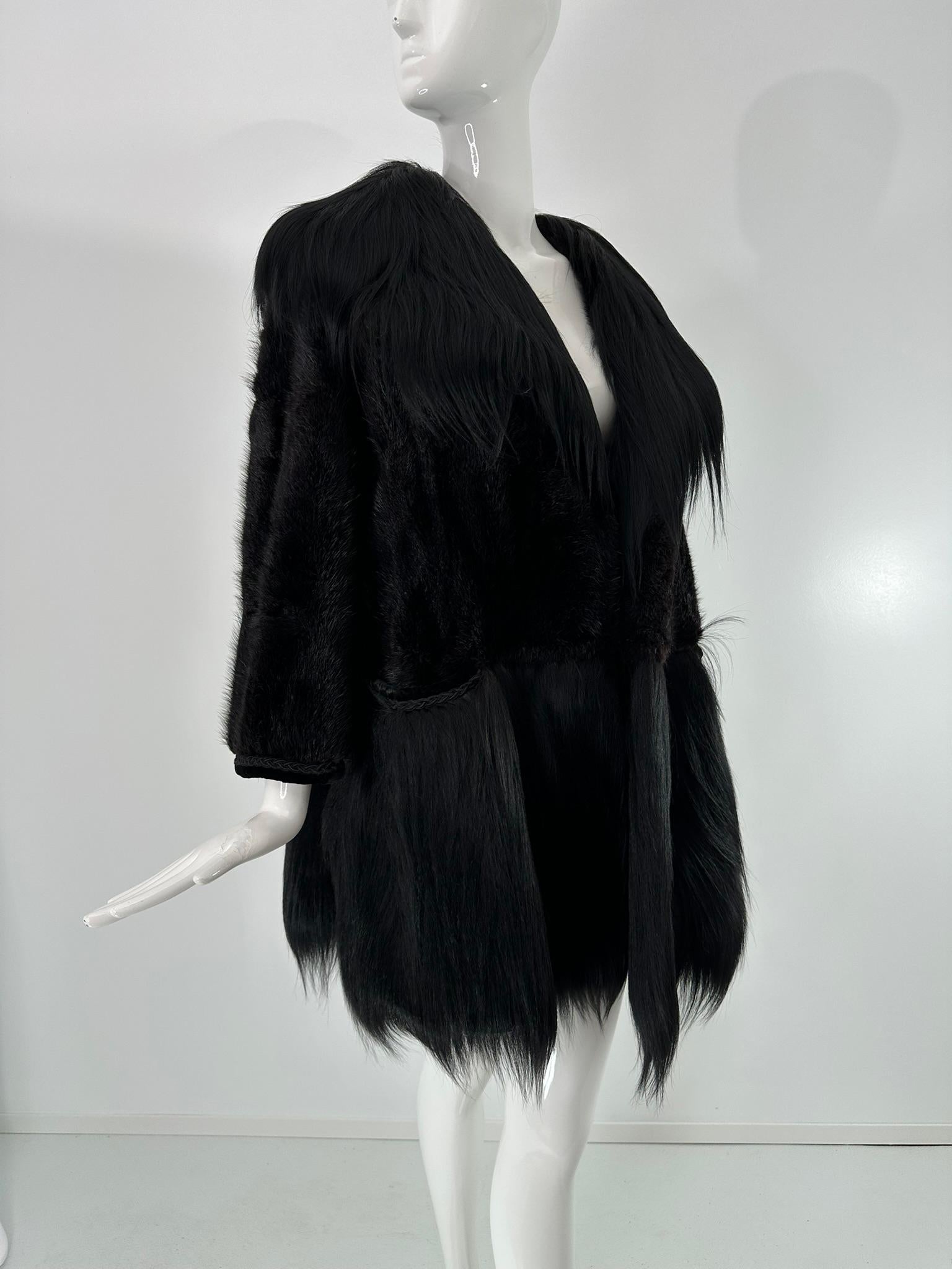 1960er Jahre Bohemian Schwarzer Nerz & Schwarzes Ziegenhaar Mini-Mantel mit Revers und Kerbe S-M im Zustand „Gut“ im Angebot in West Palm Beach, FL