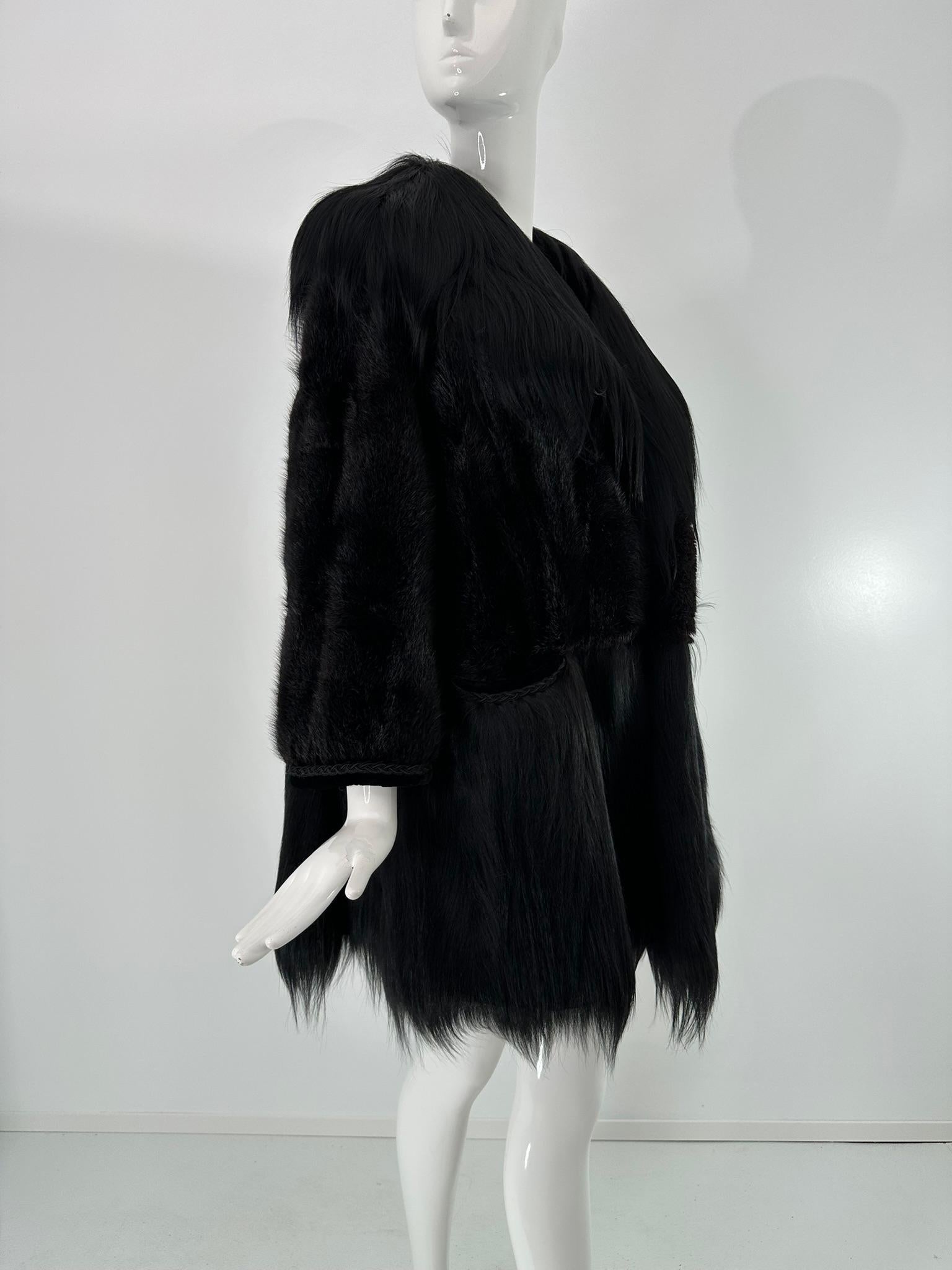 1960er Jahre Bohemian Schwarzer Nerz & Schwarzes Ziegenhaar Mini-Mantel mit Revers und Kerbe S-M im Angebot 1