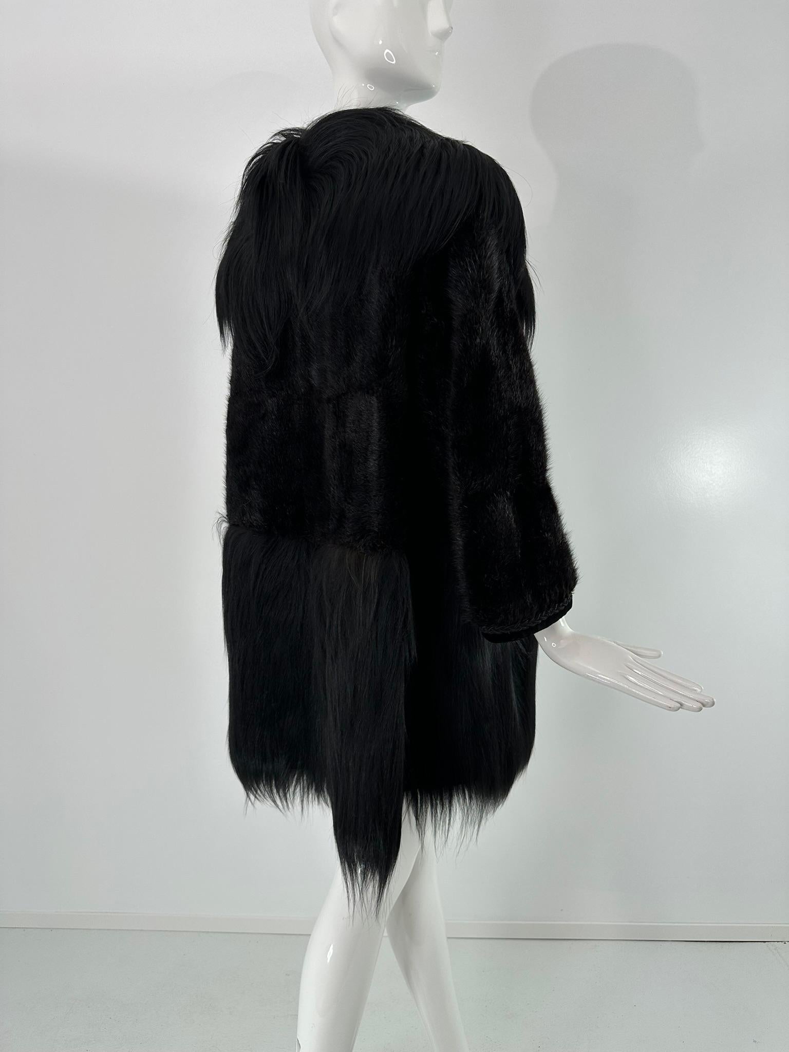 1960er Jahre Bohemian Schwarzer Nerz & Schwarzes Ziegenhaar Mini-Mantel mit Revers und Kerbe S-M im Angebot 4