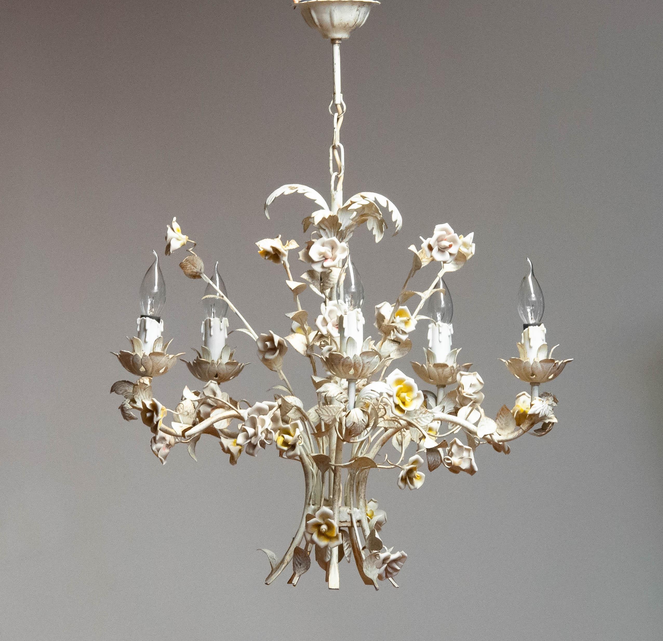 1960s Boho Chic Italian Pastel Color Painted Metal Chandelier With Floral Decor For Sale 2