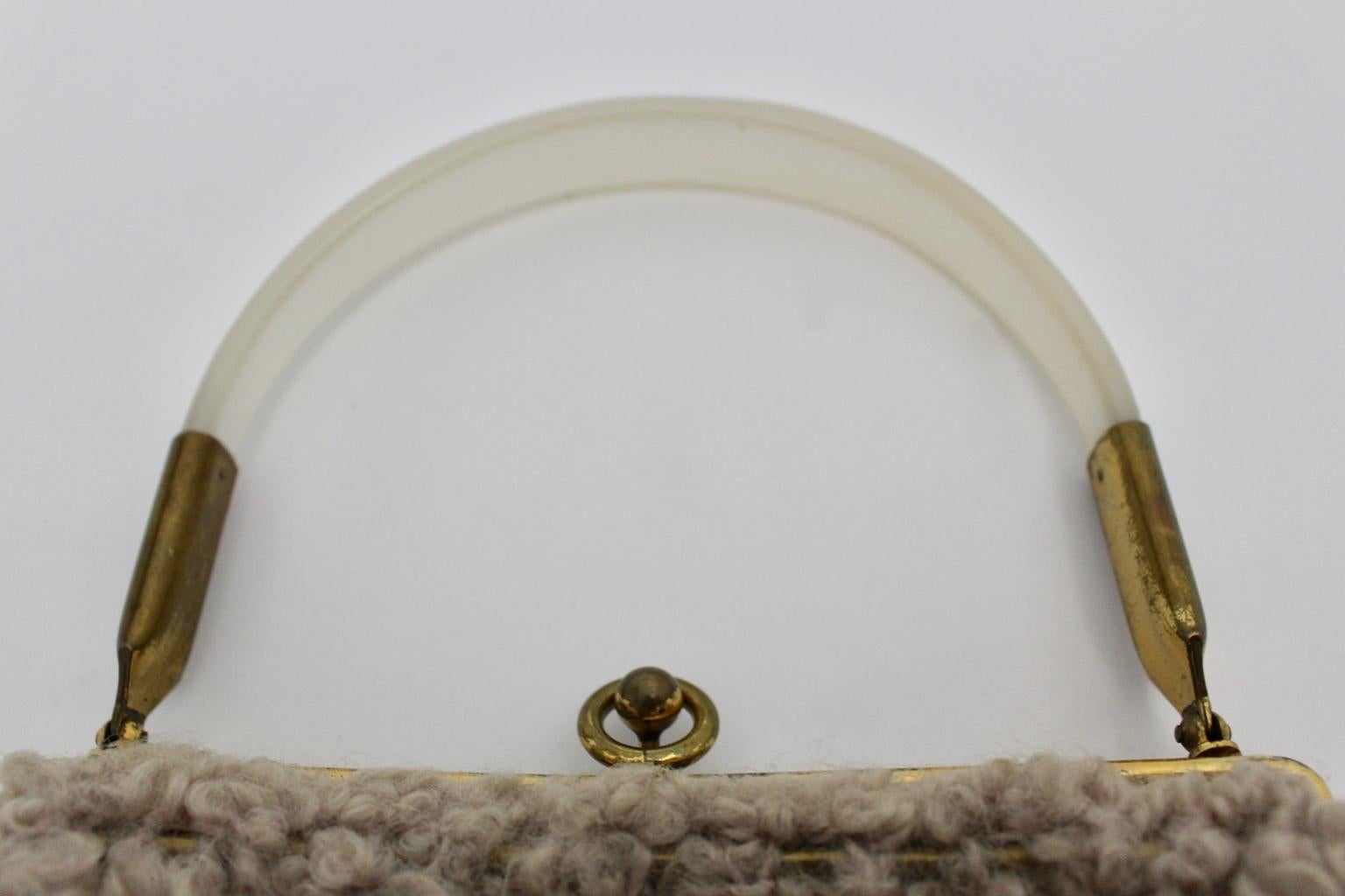 1960s Boho Vintage Handle Handbag Brown Wool Metal Closure Plastic Handle Italy For Sale 2