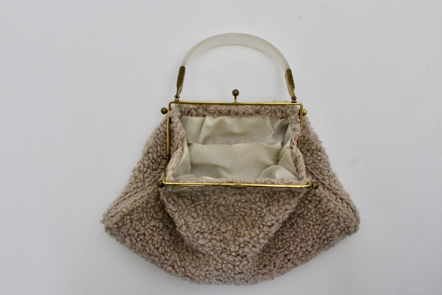 1960s Boho Vintage Handle Handbag Brown Wool Metal Closure Plastic Handle Italy For Sale 4