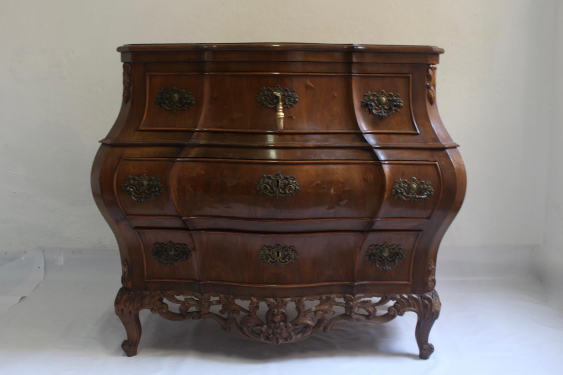 Bombé Louis XV Rococo Bombe Commode or Chest of Drawers by Mariano García, 1960s In Good Condition For Sale In Valencia, Valencia