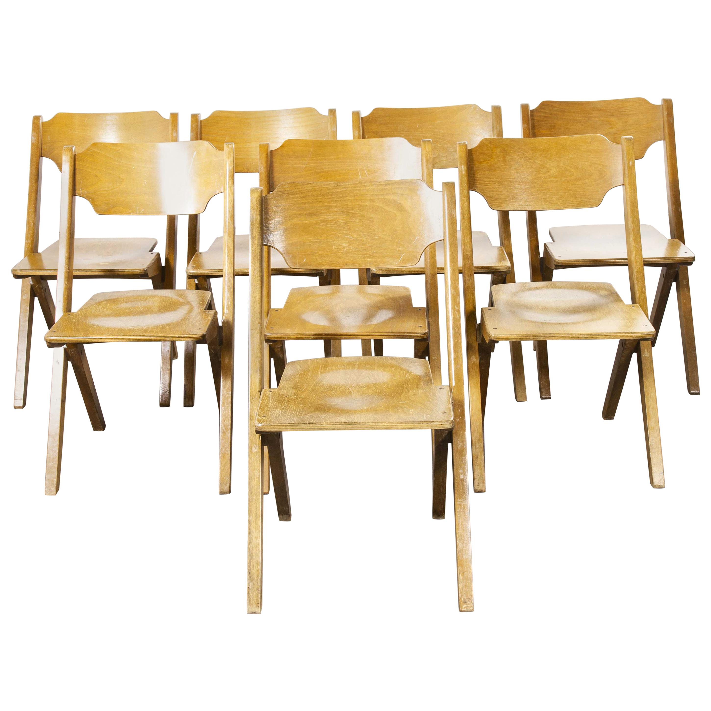 Ensemble de huit chaises de salle à manger empilables en hêtre Bombenstabil des années 1960