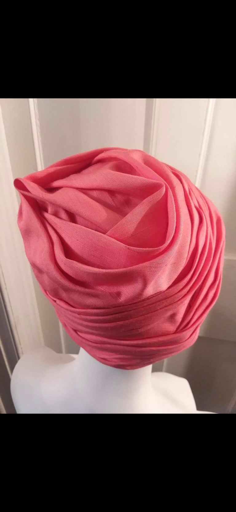 1960s Bonwit Teller Coral Pink Silk Turban In Excellent Condition For Sale In San Francisco, CA