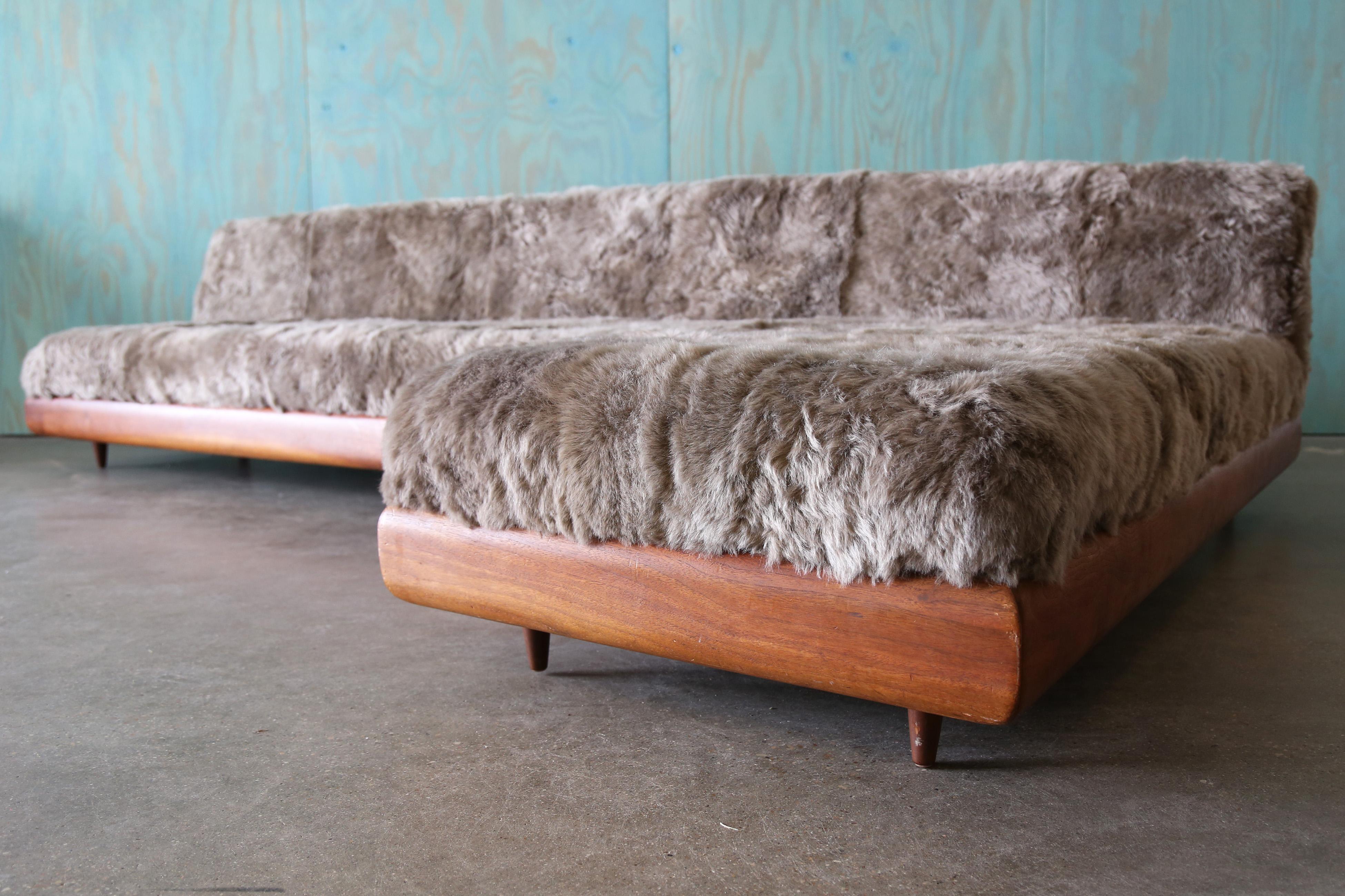 Mid-Century Modern 1960s Boomerang Sofa by Adrian Pearsall in Icelandic Sheep Wool For Sale