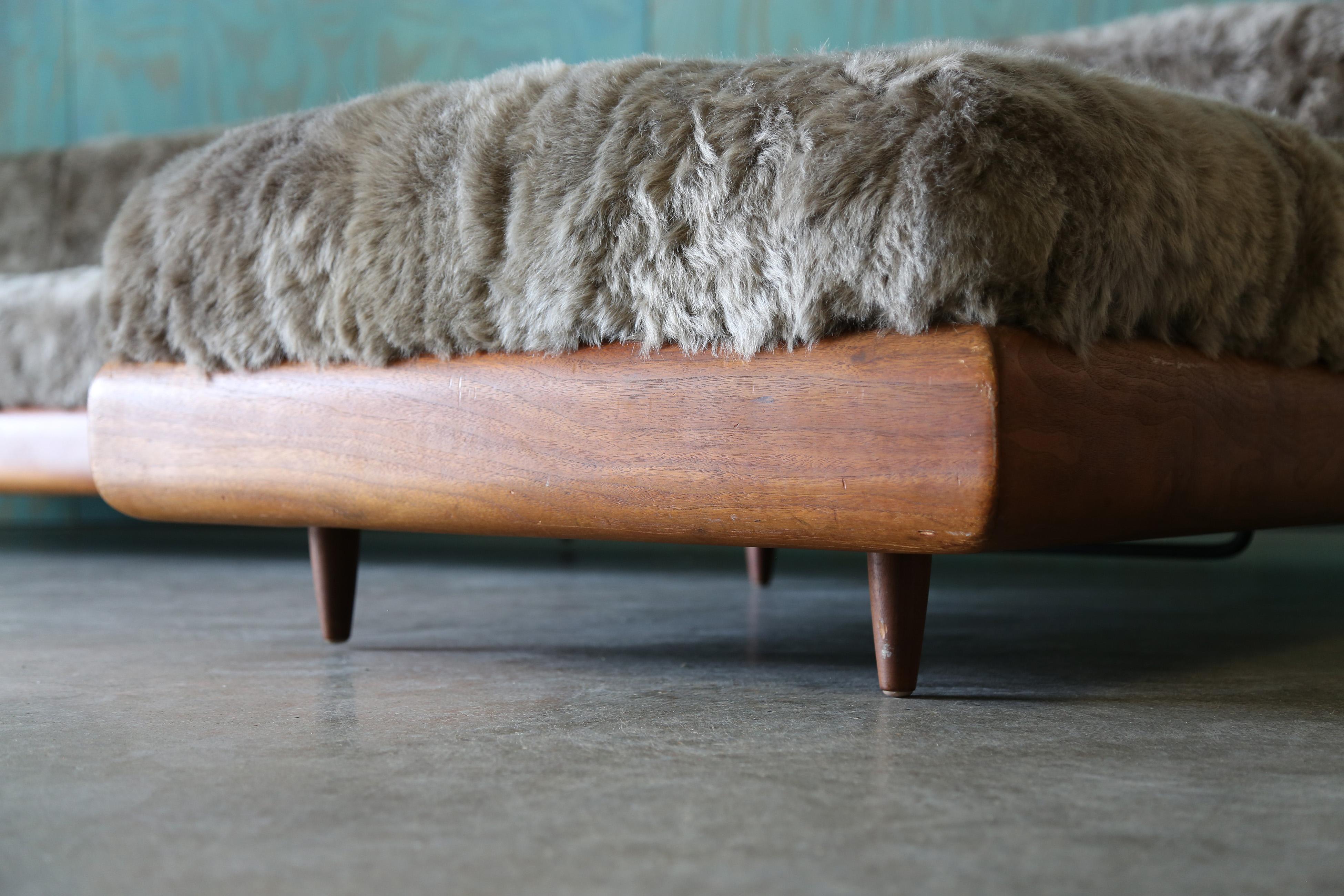 1960s Boomerang Sofa by Adrian Pearsall in Icelandic Sheep Wool In Good Condition For Sale In Virginia Beach, VA