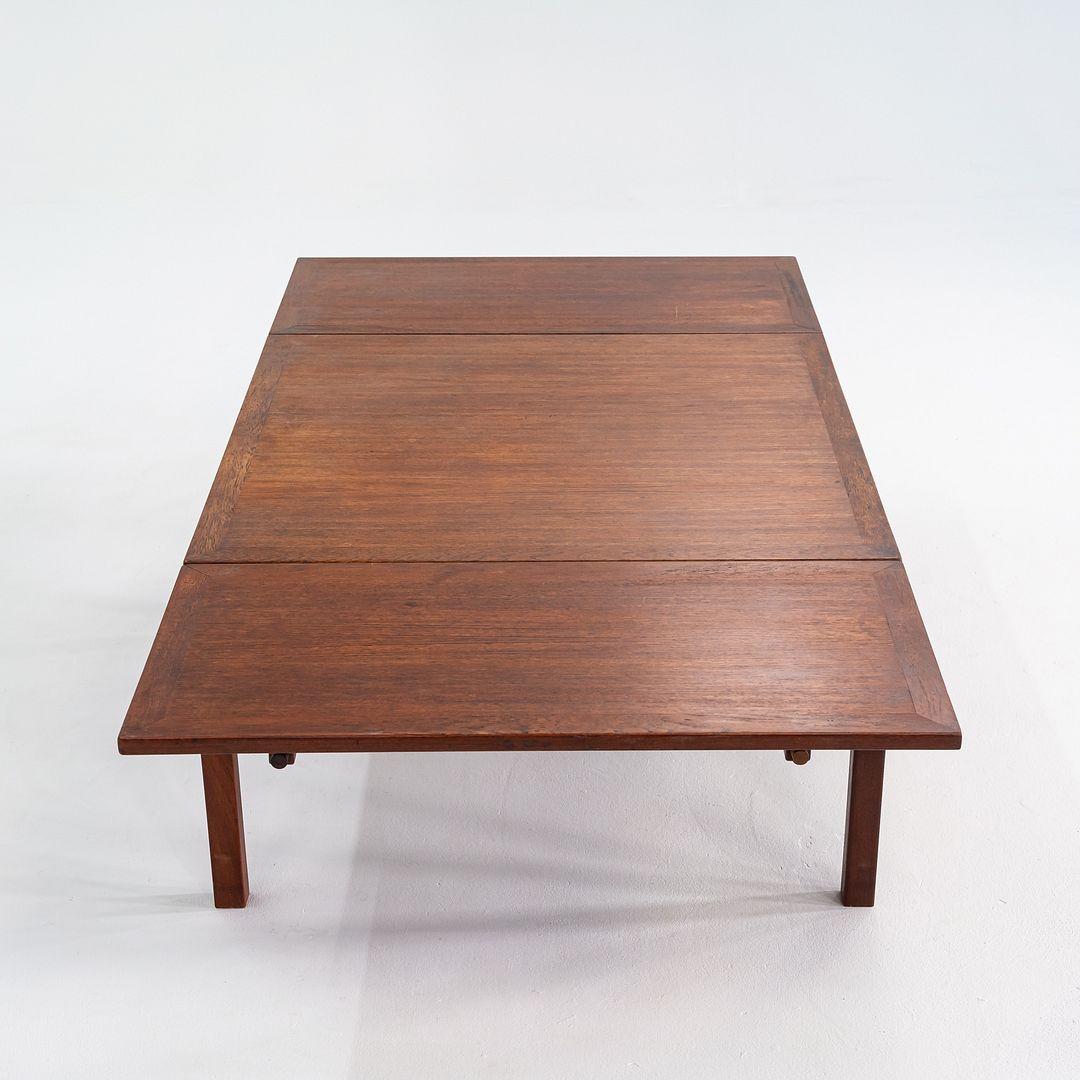 Tavolino da caffè a foglia di goccia anni '60 di Borg Mogensen per Fredericia Stolefabrik, 31x63 in vendita 1